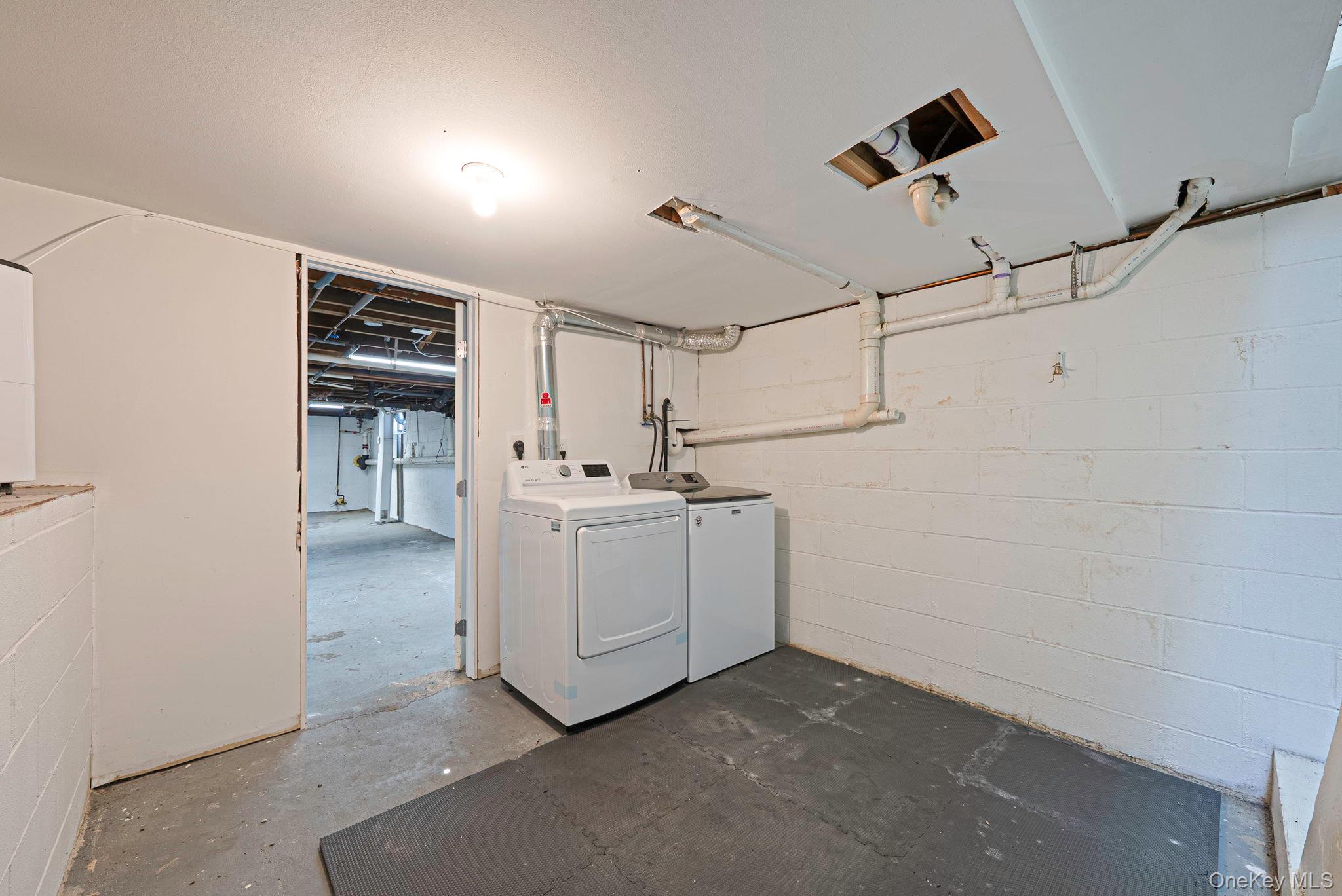 245 Greeley Avenue Property Photo 28