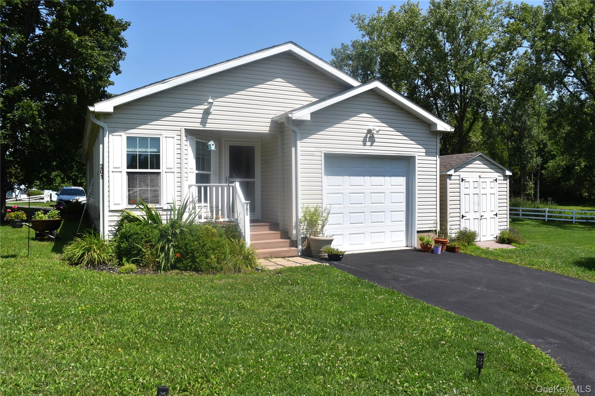 201 Brittany Terrace Property Photo 3