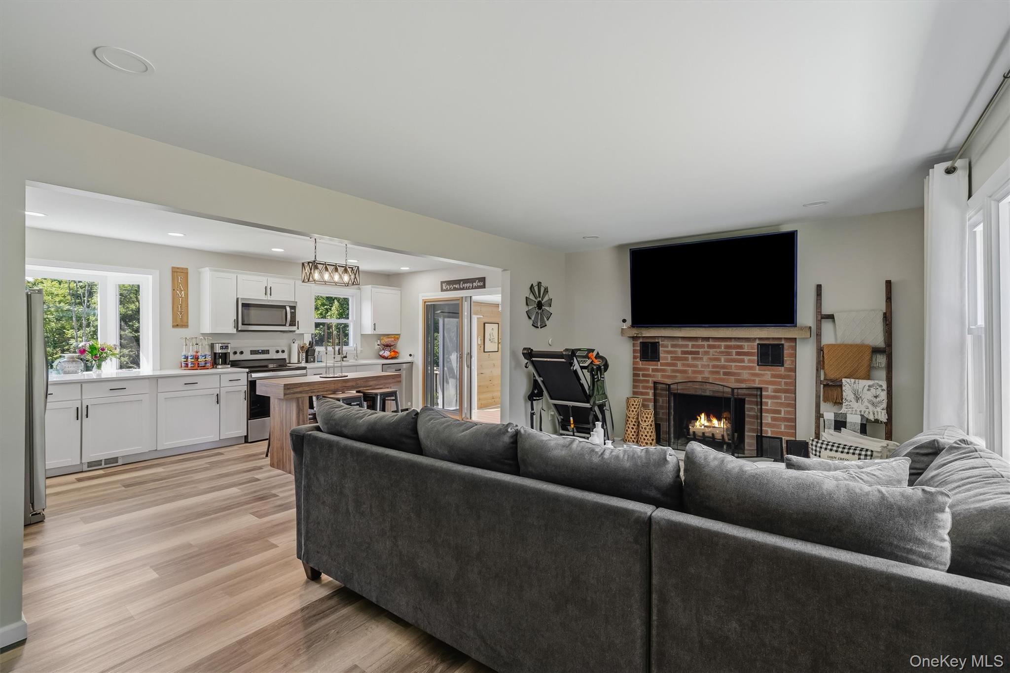 80 Burlingham Road Property Photo 4