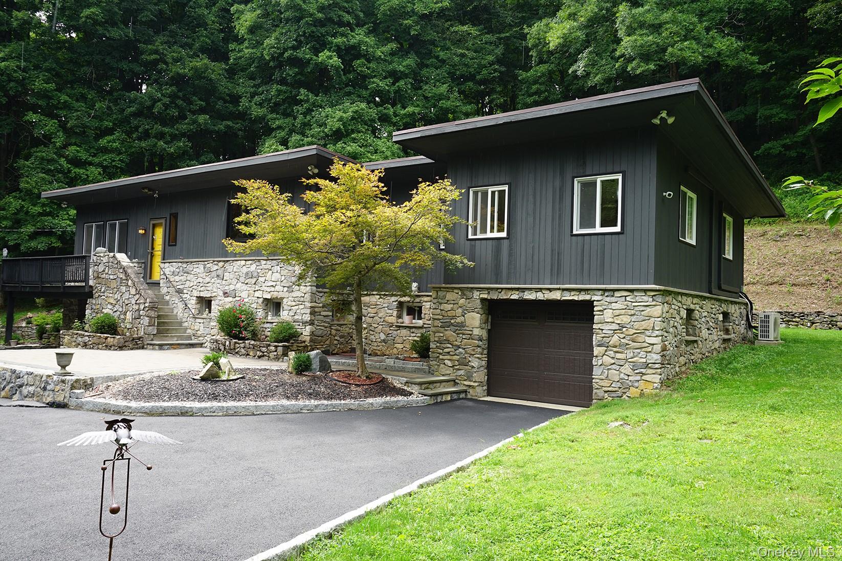 16 Briar Hill Road Property Photo 2