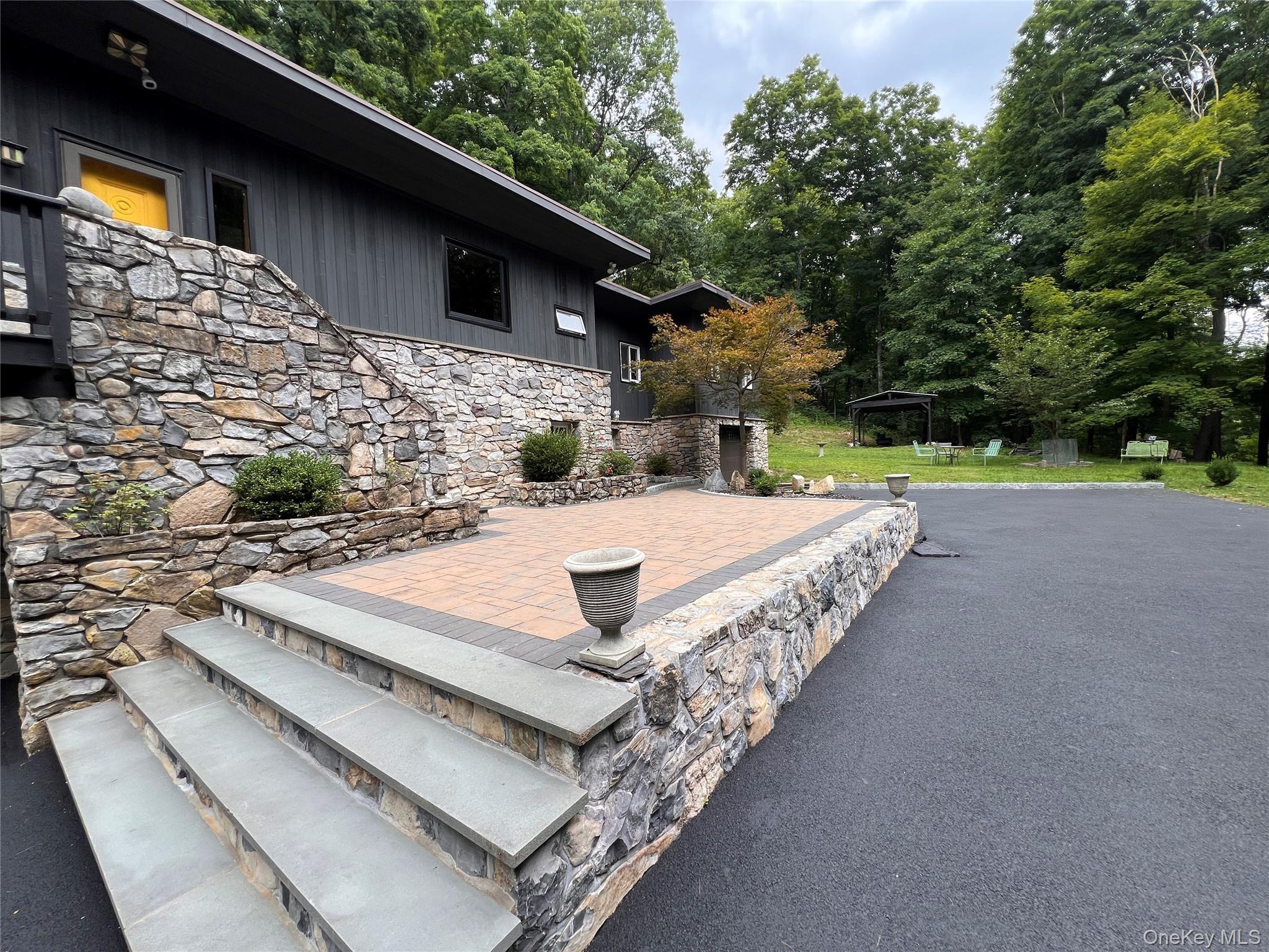 16 Briar Hill Road Property Photo 4