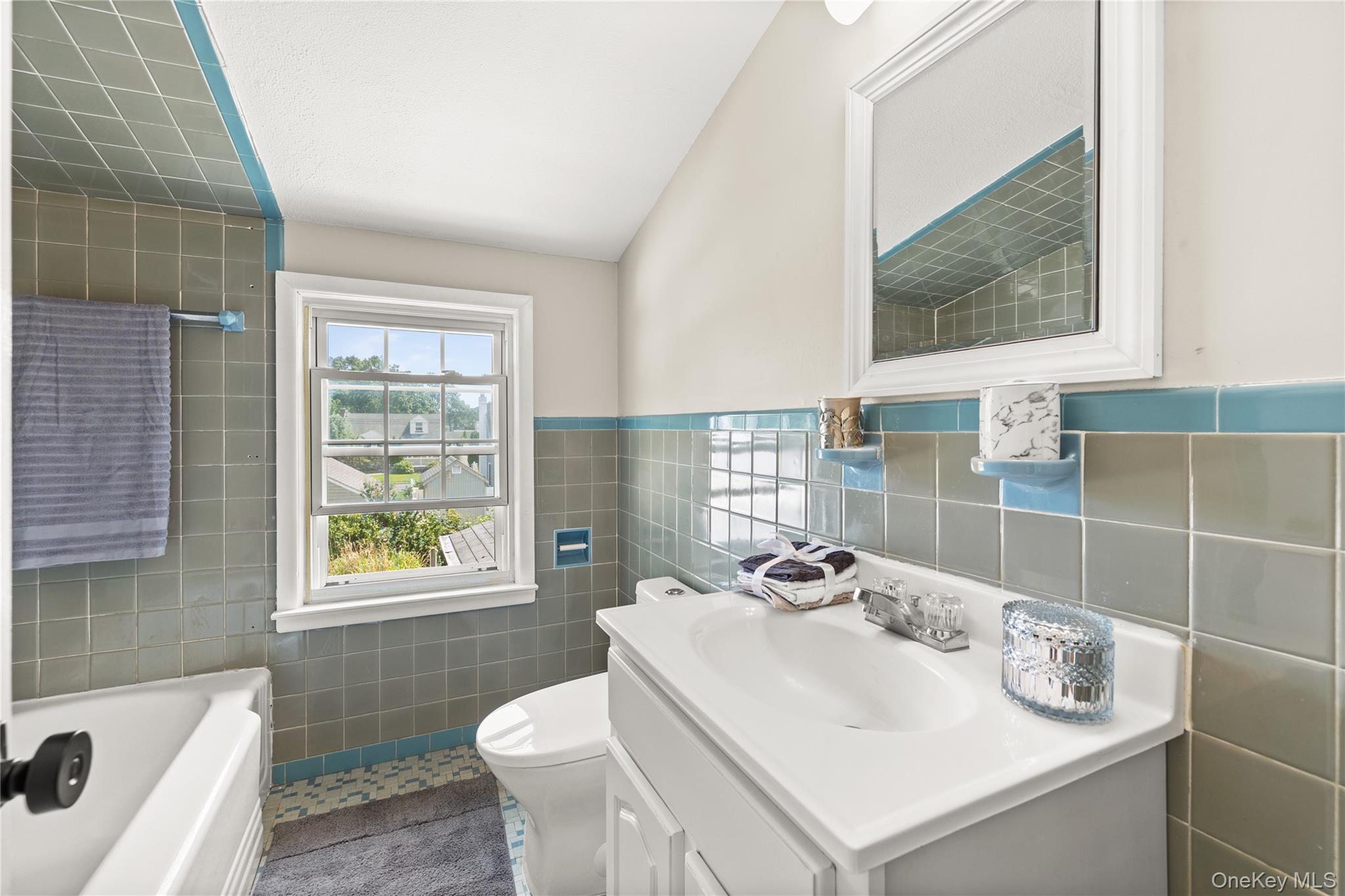 718 Elmwood Road Property Photo 10