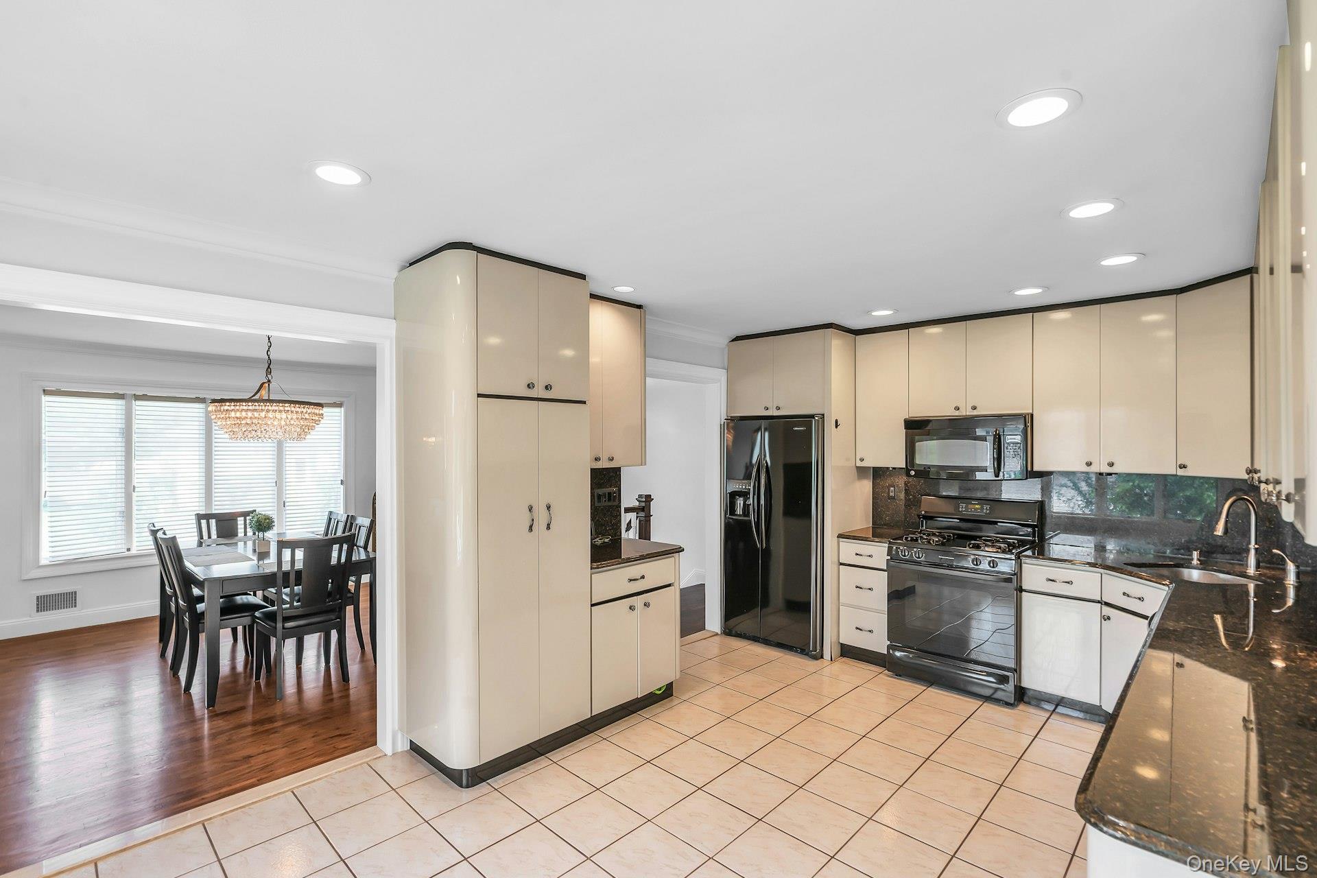 20 Hunter Place Property Photo 6