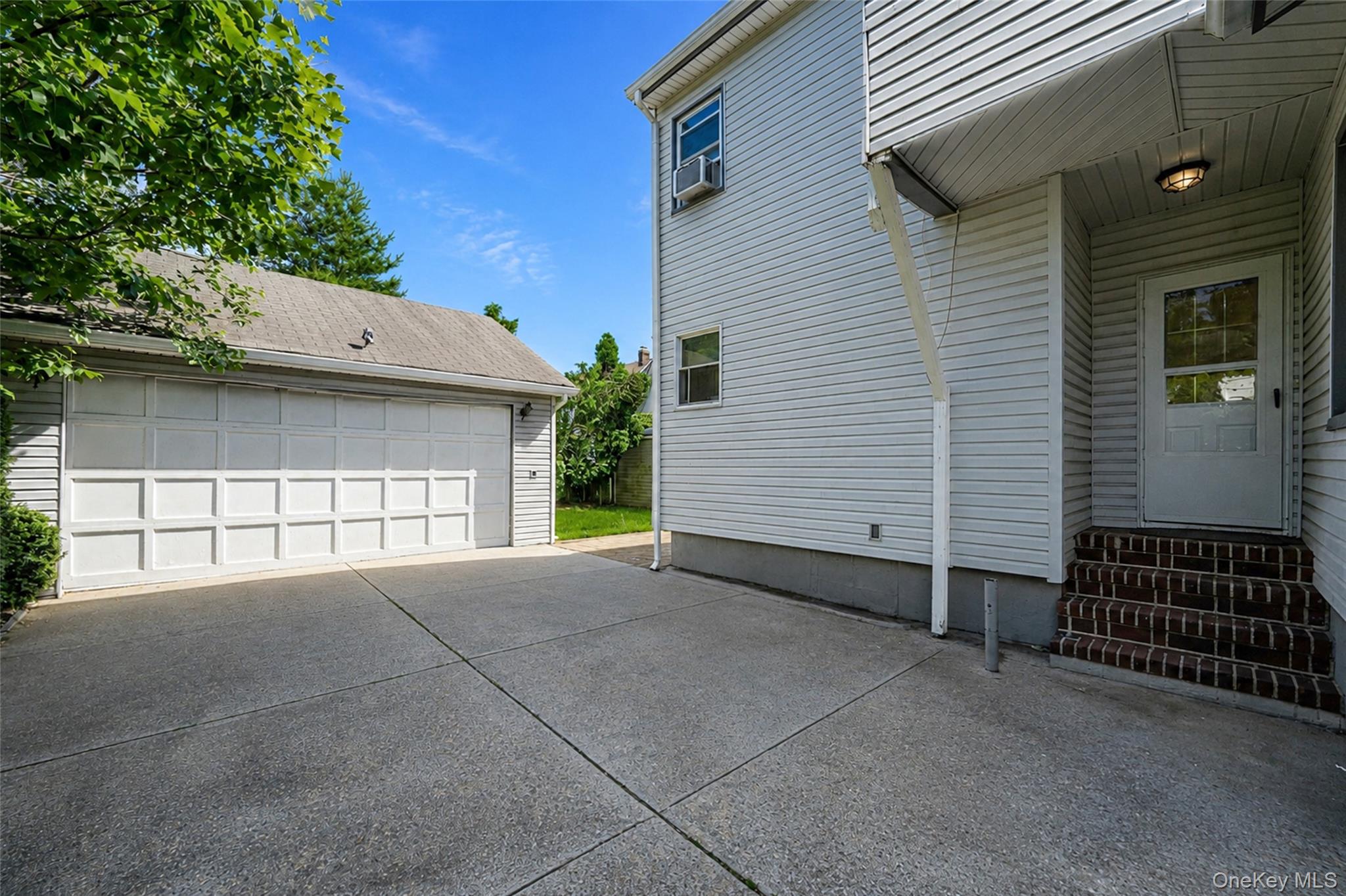 214 Lowell Avenue Property Photo 4
