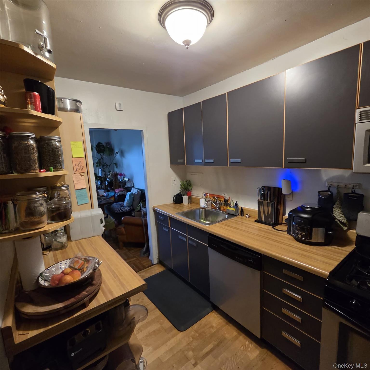 6 Fordham Hill Oval 8h Property Photo 4