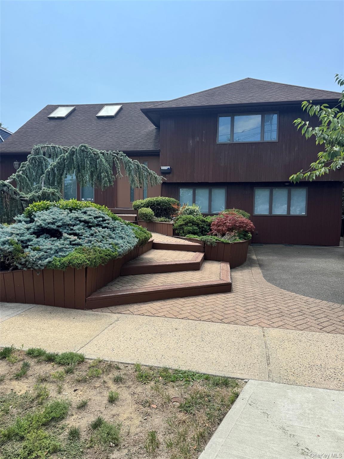 219 Vermont Avenue Property Photo 1