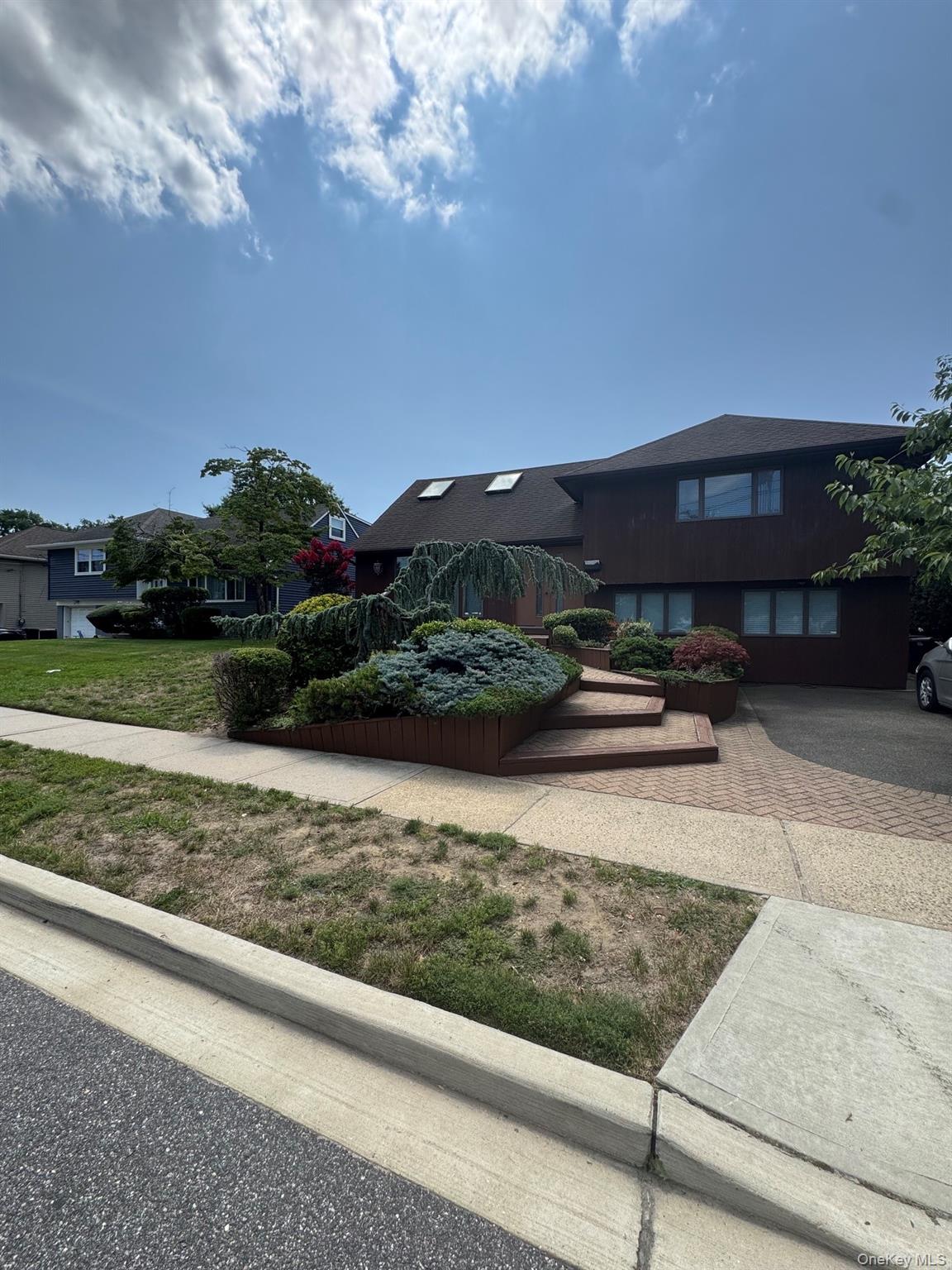 219 Vermont Avenue Property Photo 2