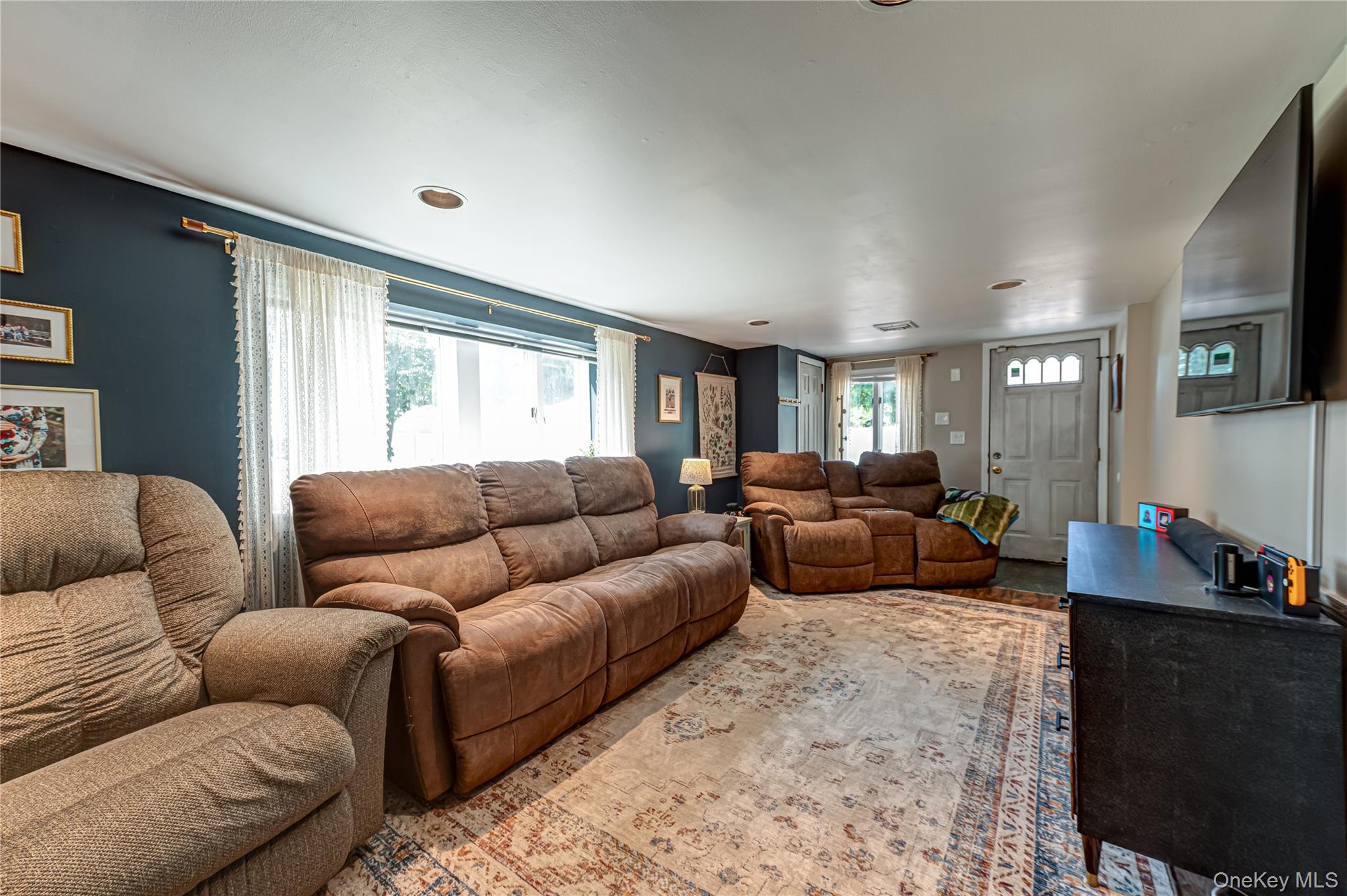 323 Eastwood Boulevard Property Photo 13