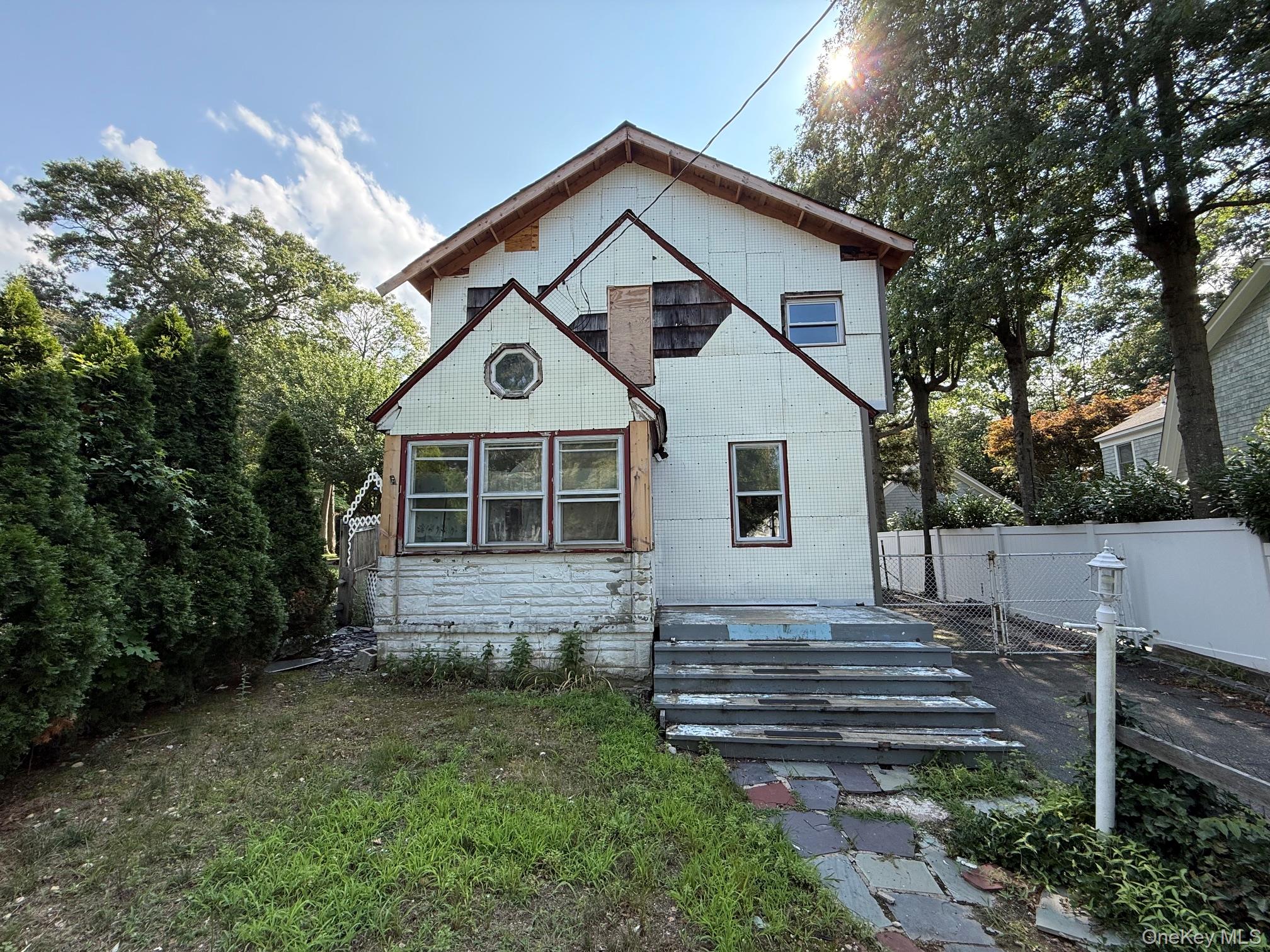 1014 Washington Drive Property Photo 1