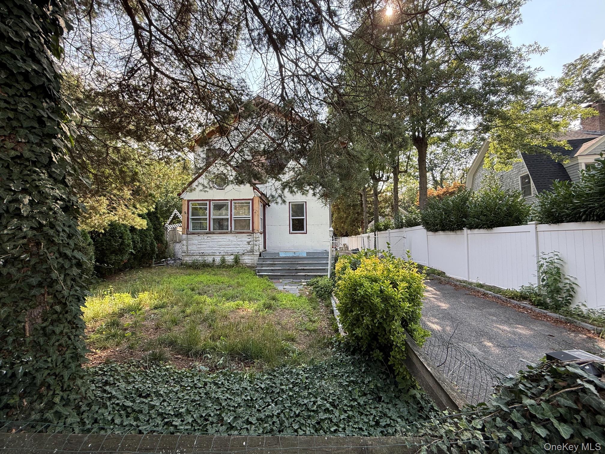 1014 Washington Drive Property Photo 3