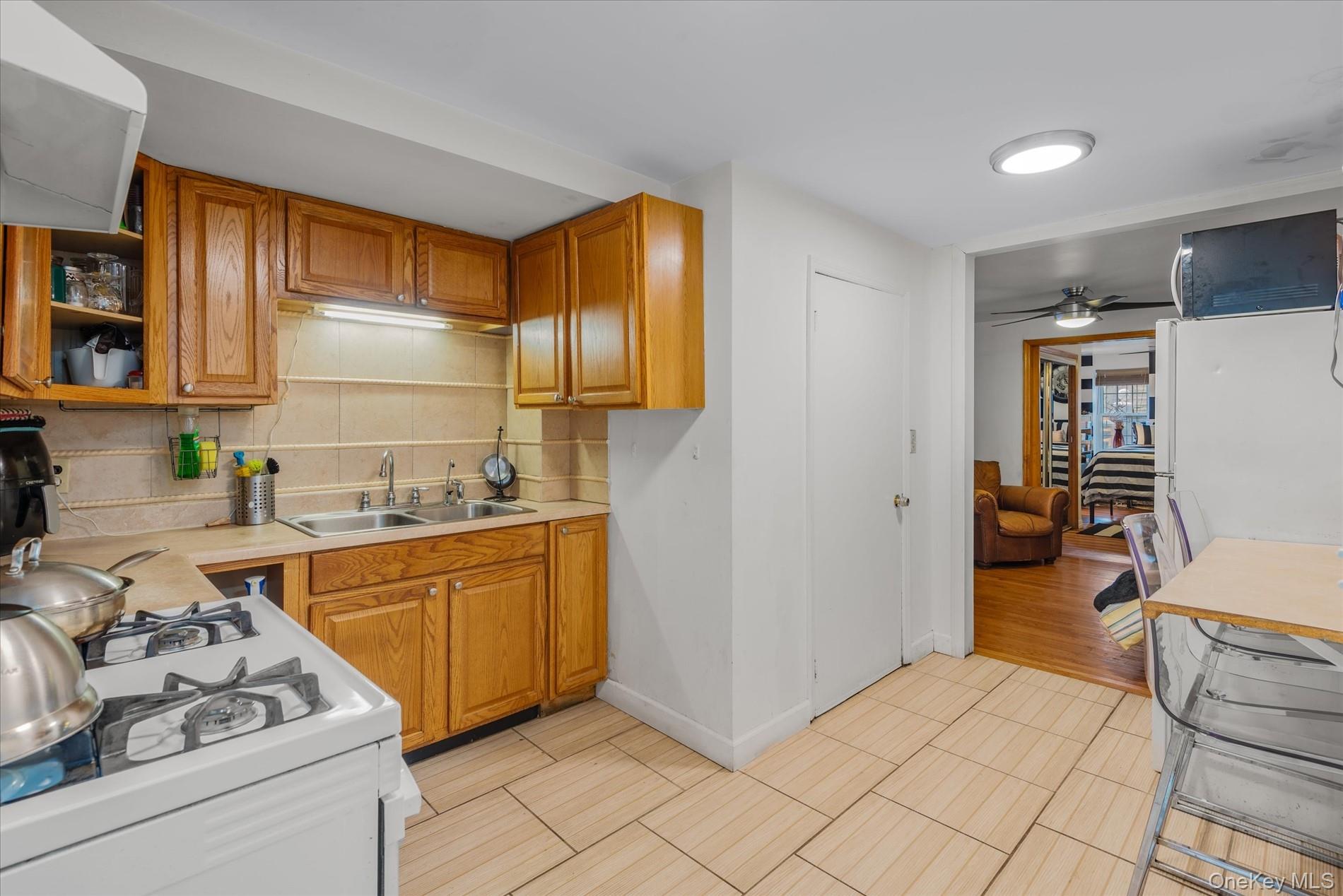 1241 Putnam Avenue Property Photo 11