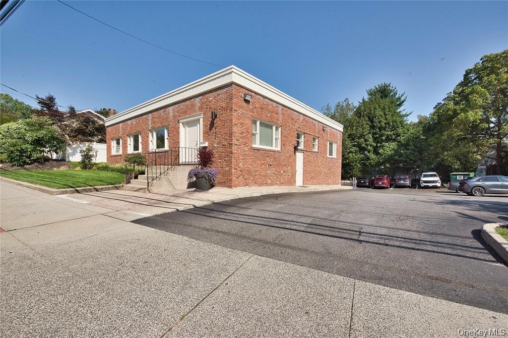 121 Pulaski Road 4 Property Photo 1