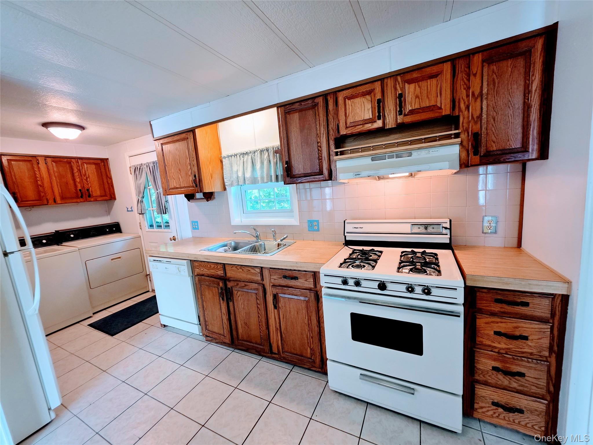 35 Perry Road Property Photo 13