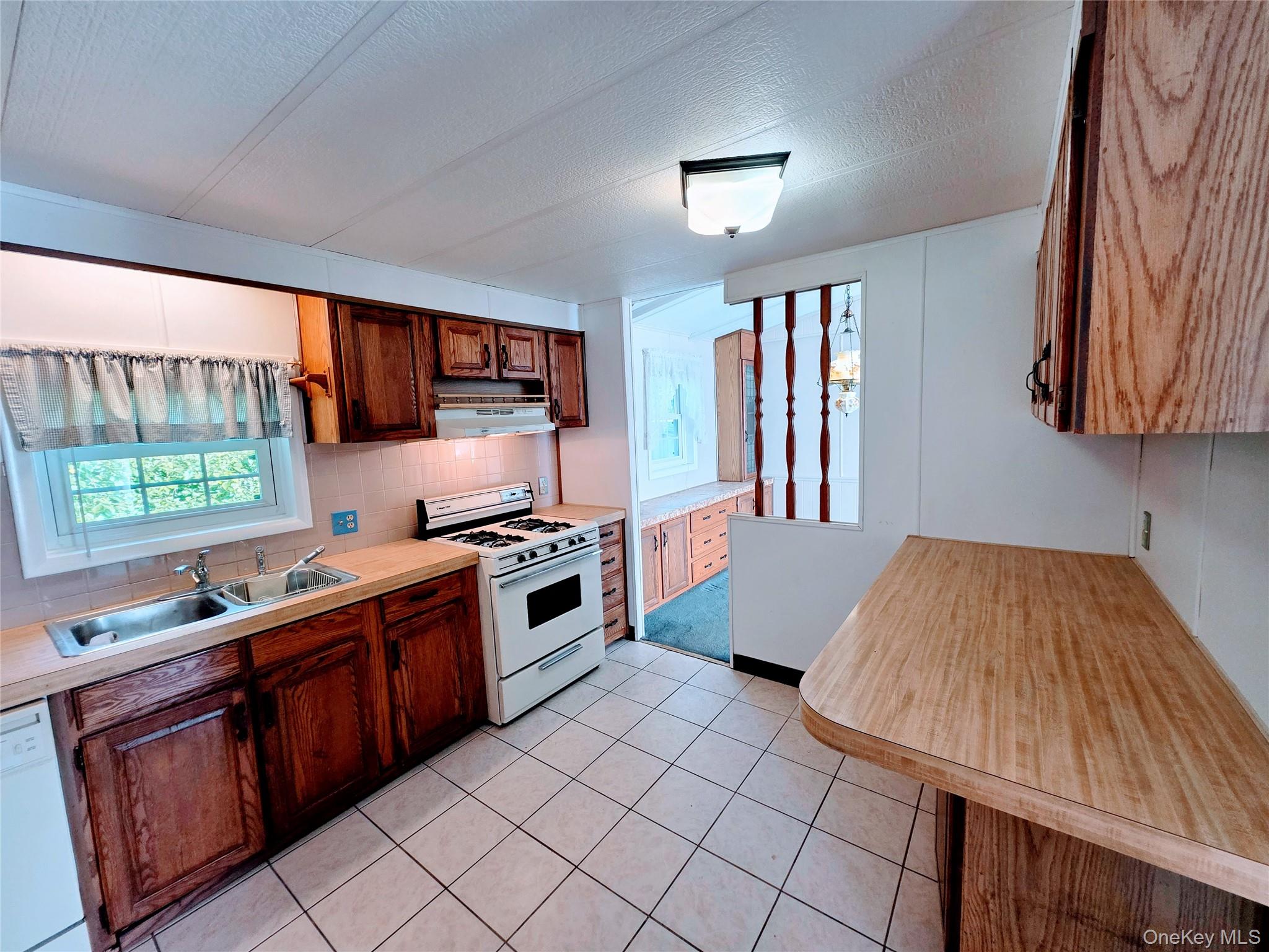 35 Perry Road Property Photo 14