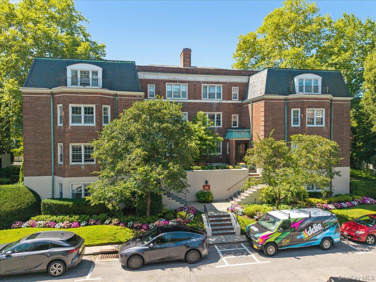 7 Chateaux Circle 7f Property Photo 1