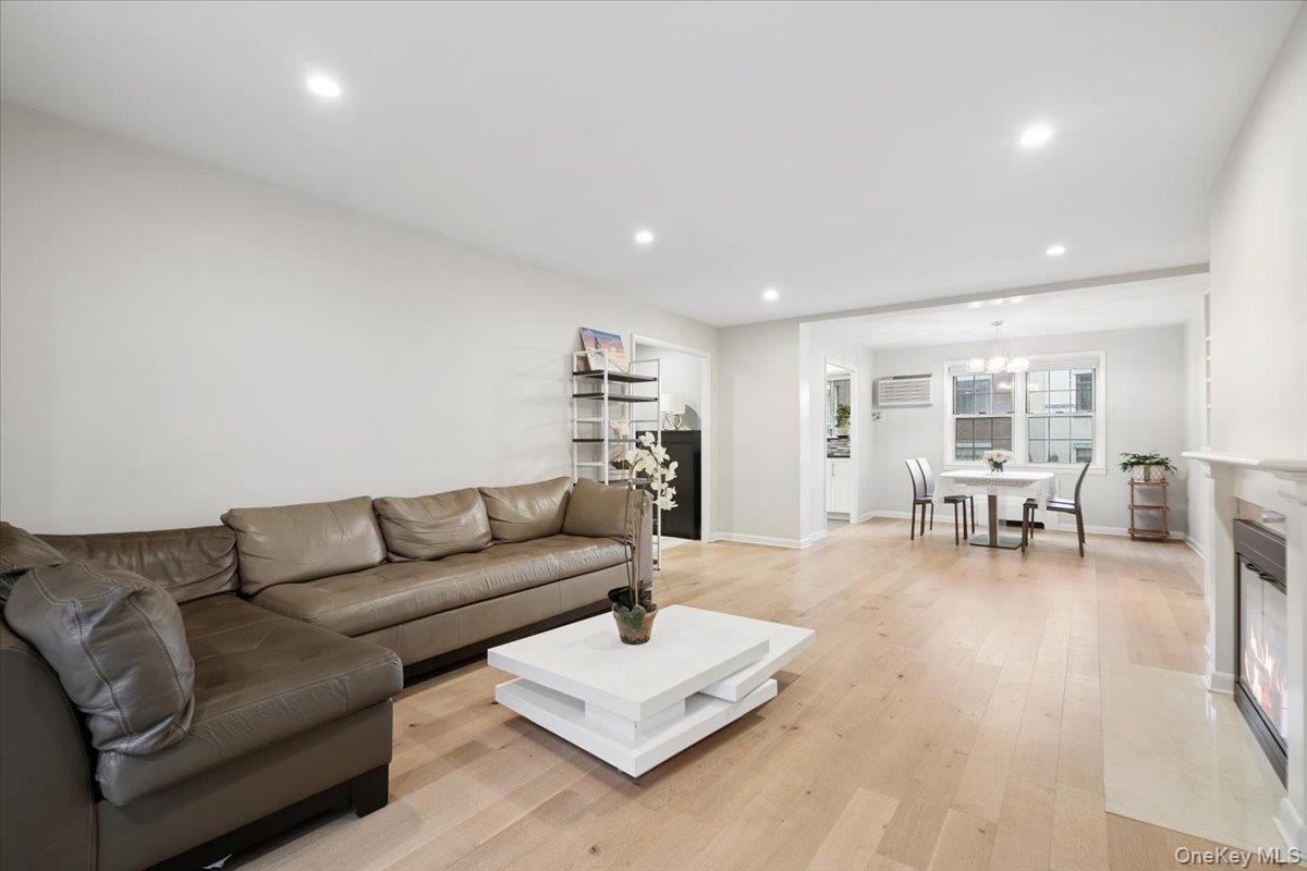 7 Chateaux Circle 7f Property Photo 8