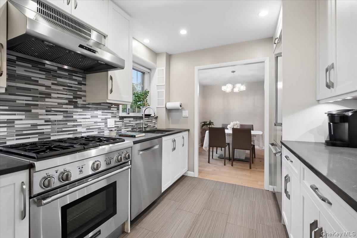 7 Chateaux Circle 7f Property Photo 11