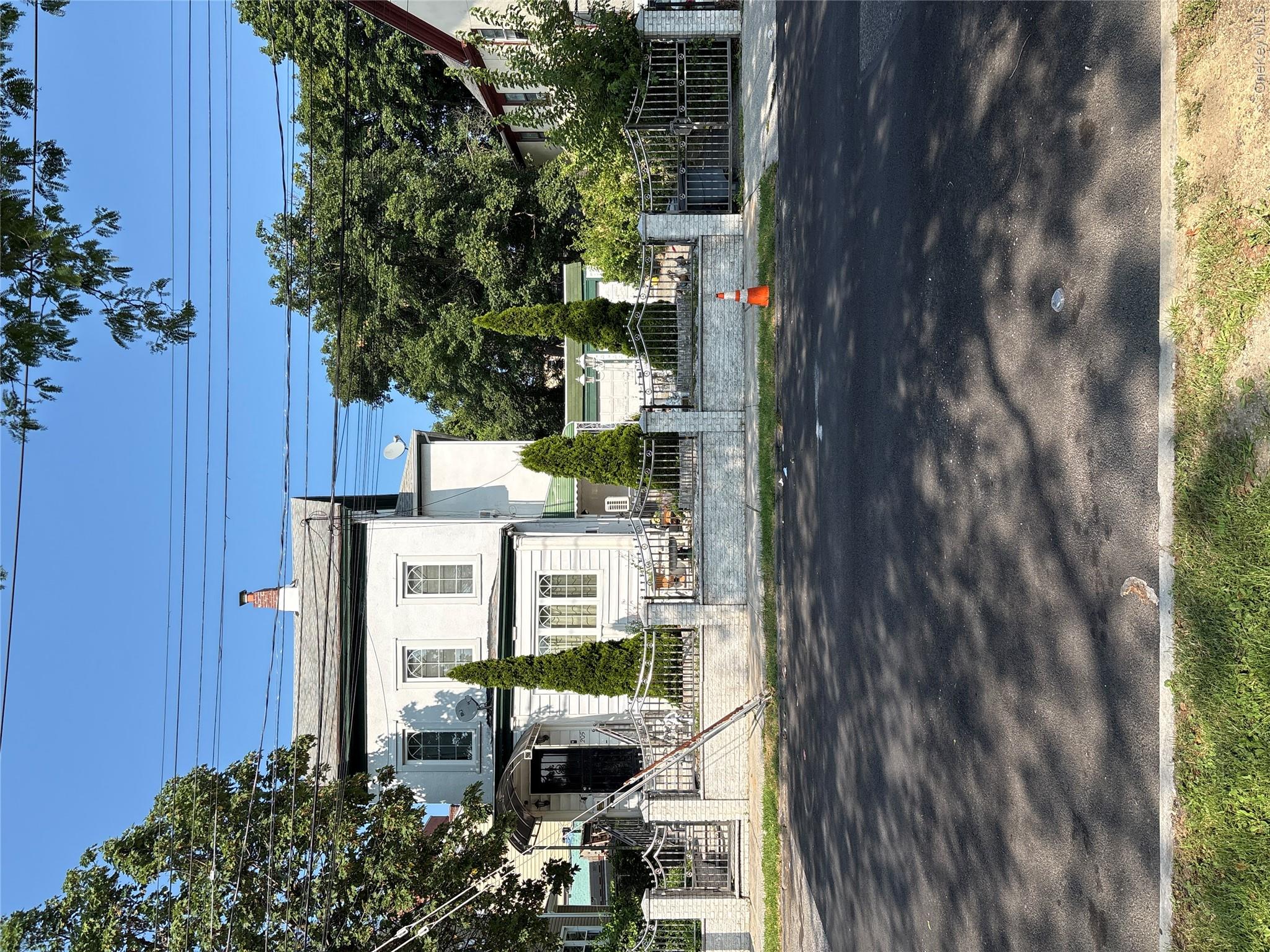 205 S 6th Avenue Property Photo 1