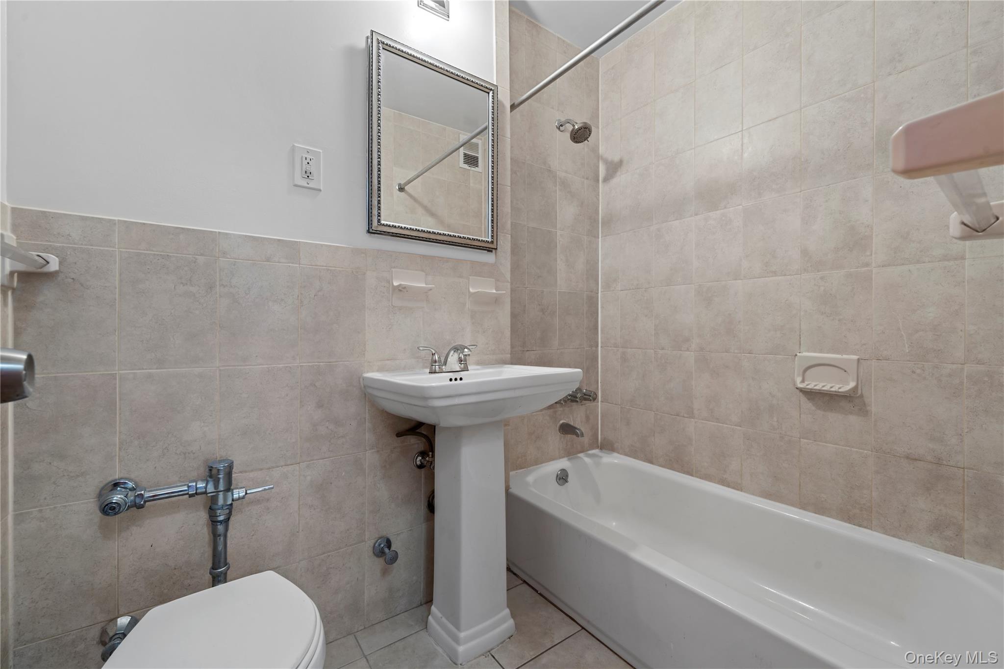 100-25 Queens Boulevard 4jj Property Photo 9