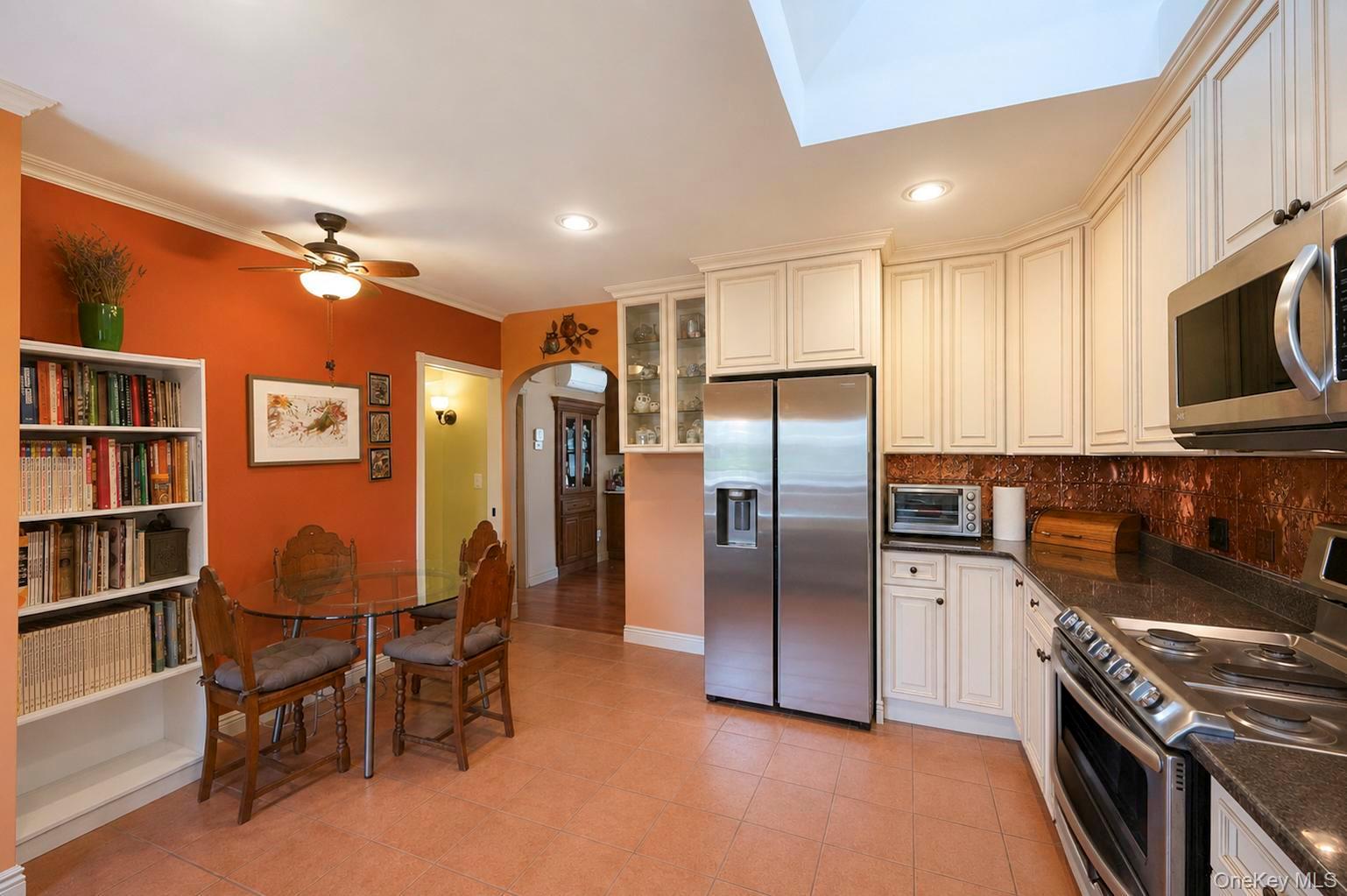359 Roosevelt Avenue Property Photo 10