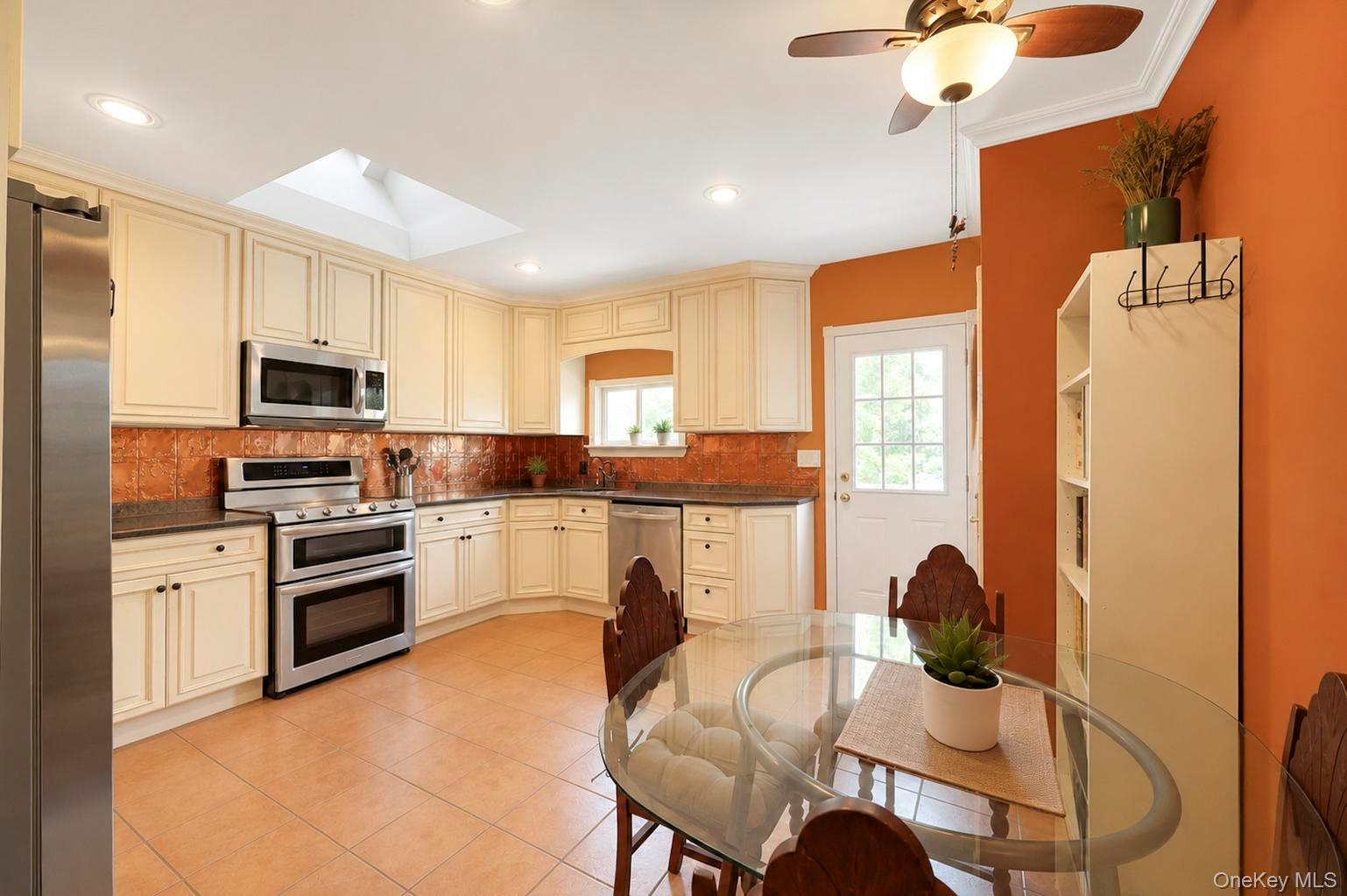 359 Roosevelt Avenue Property Photo 11