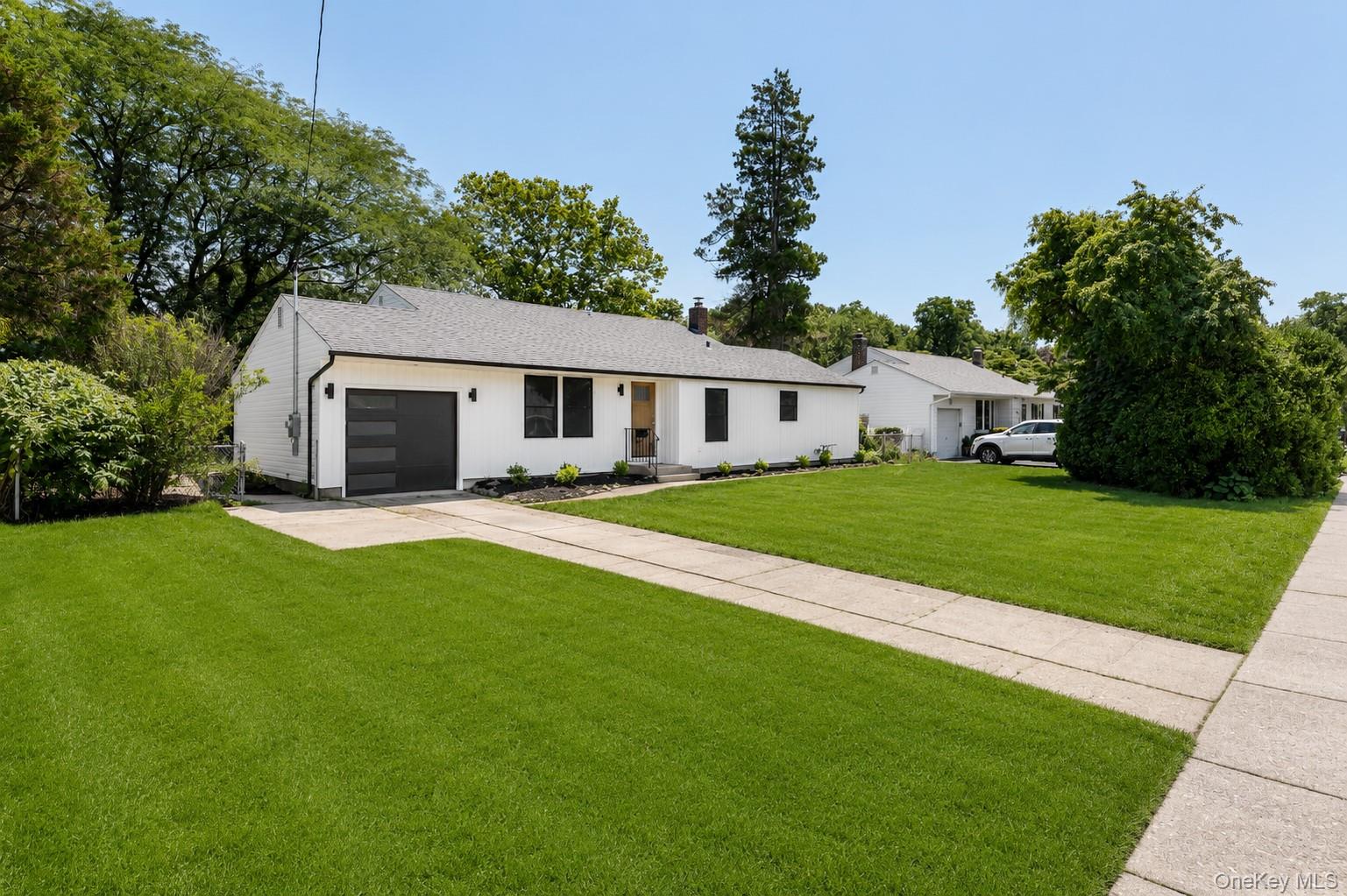 933 Thompson Drive Property Photo 3