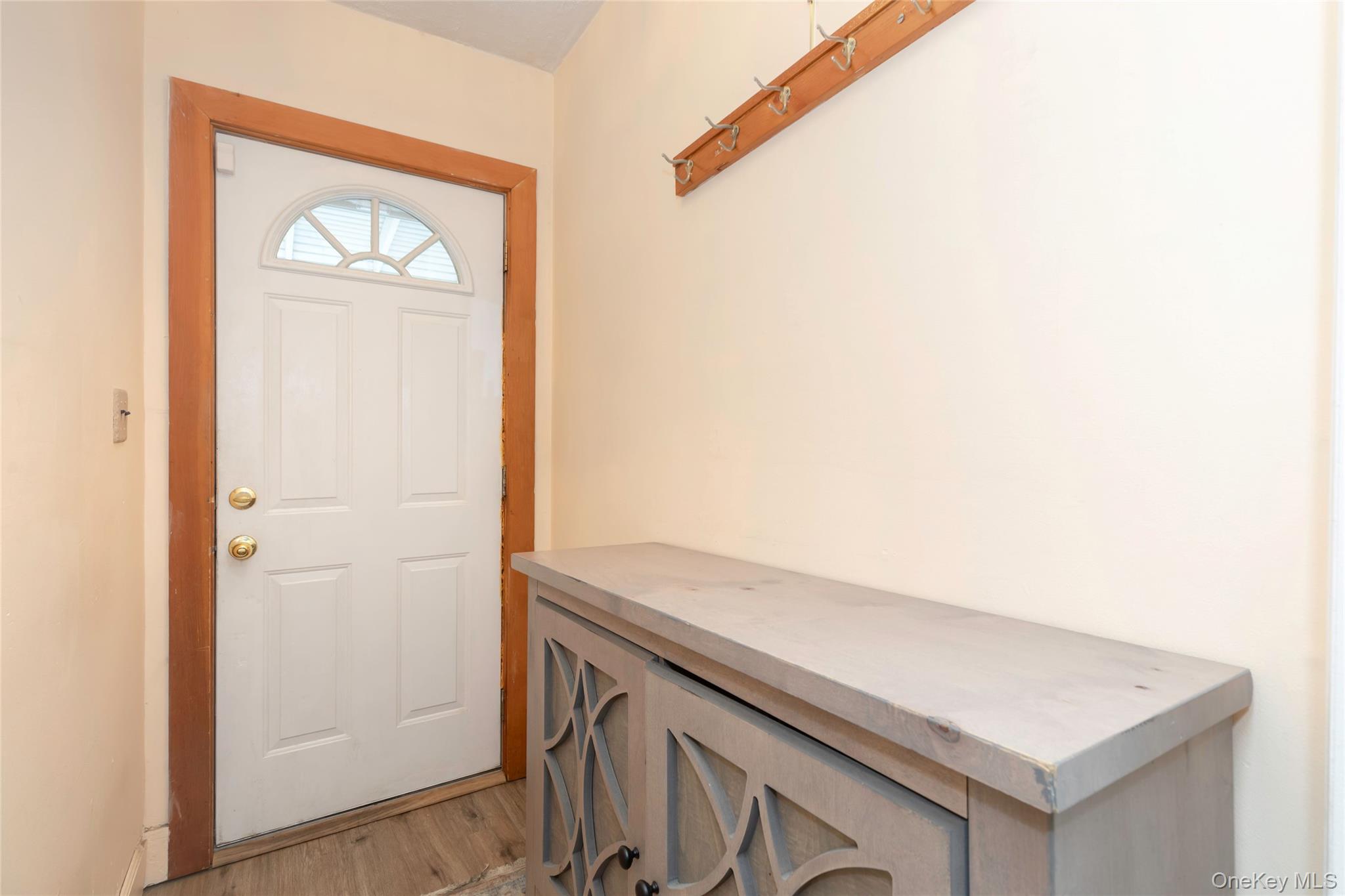 2036 Hobart Avenue Property Photo 2