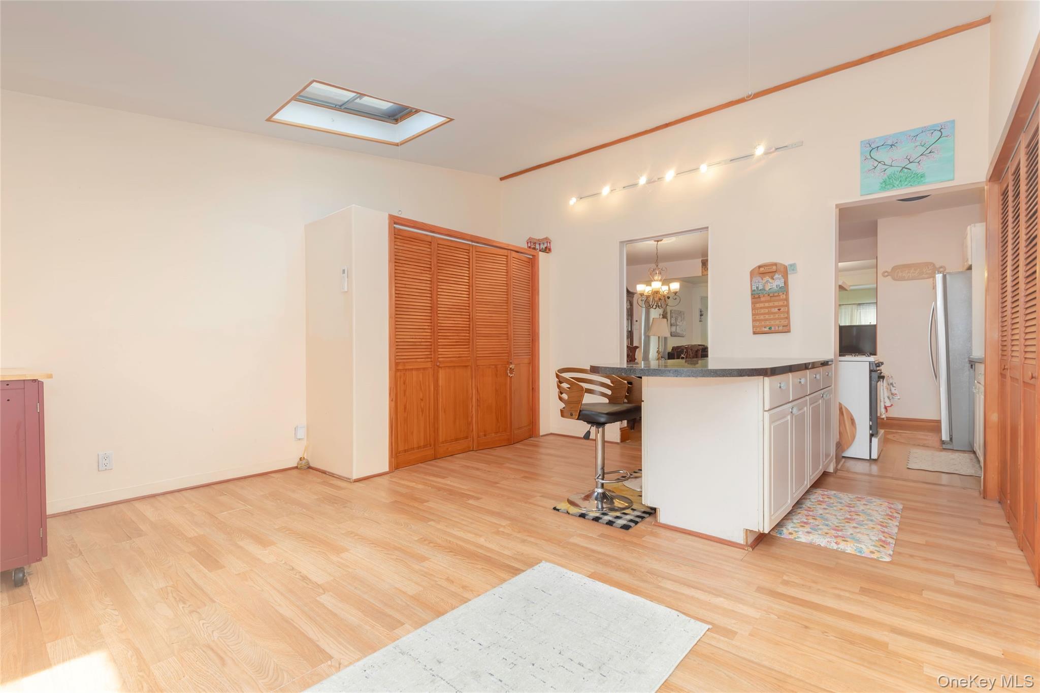 2036 Hobart Avenue Property Photo 6