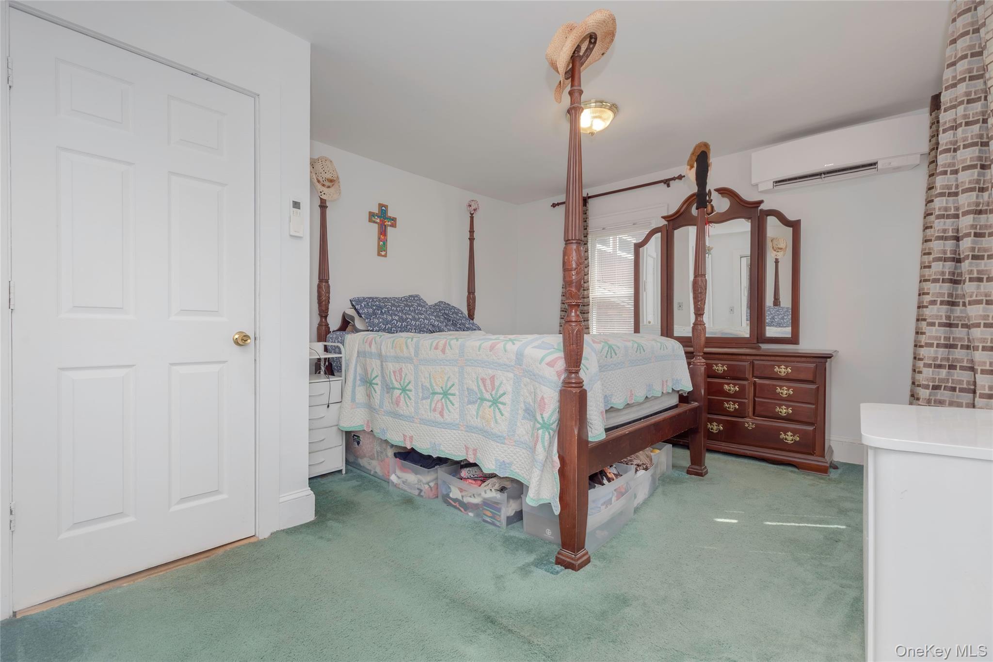 2036 Hobart Avenue Property Photo 13