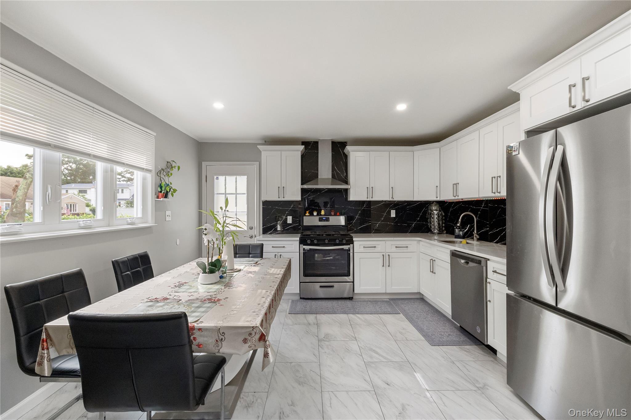92 W 21st Street Property Photo 8