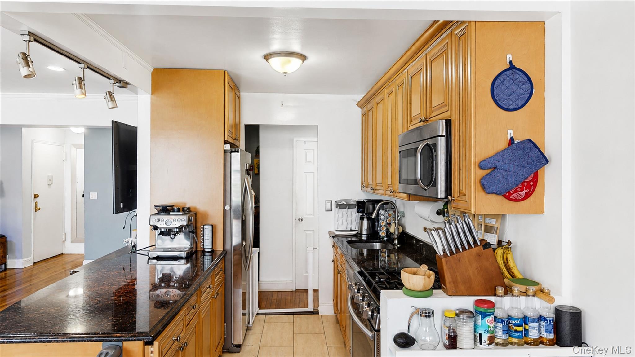 1 Sadore Lane 3x Property Photo 5