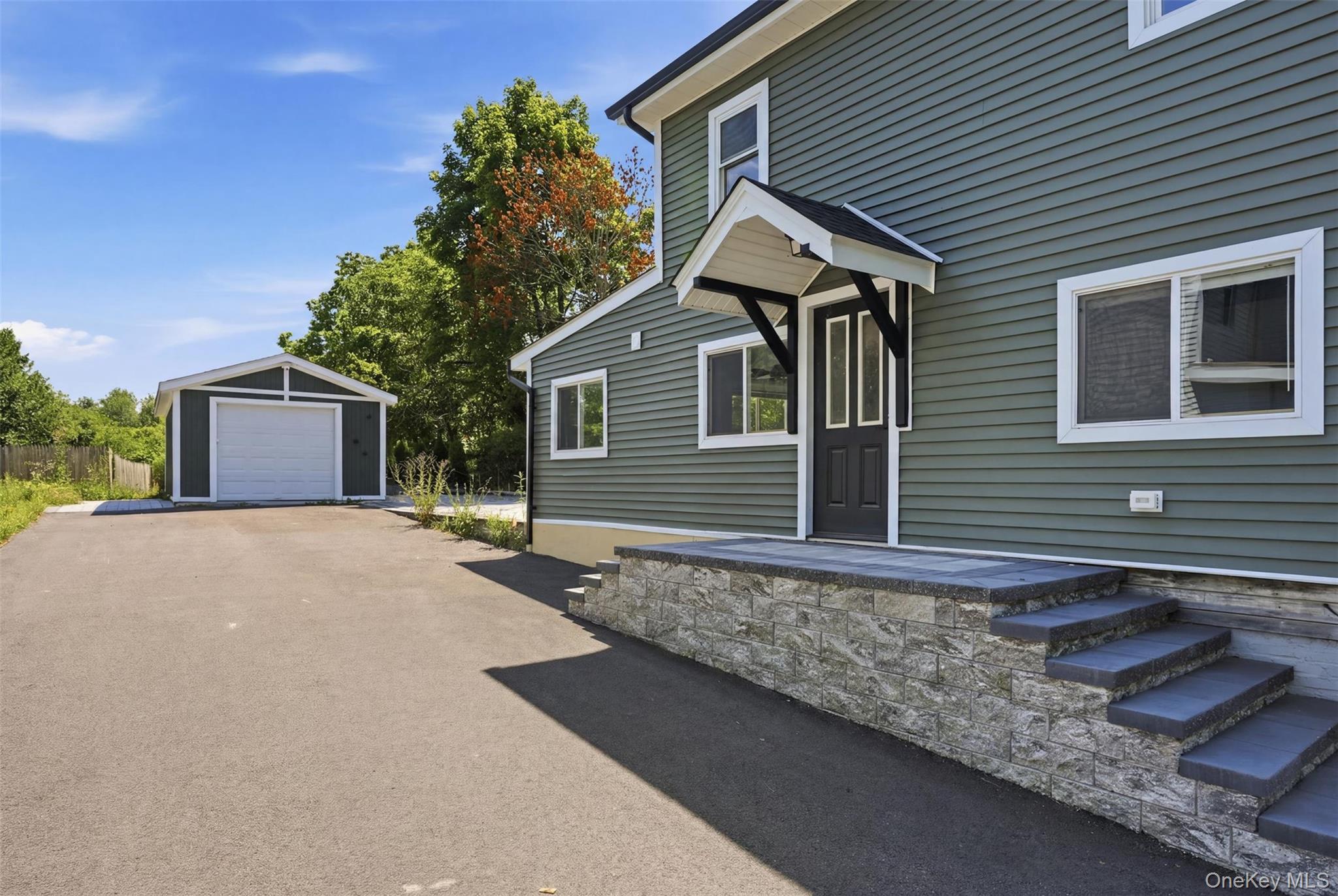 142 Railroad Avenue Property Photo 2