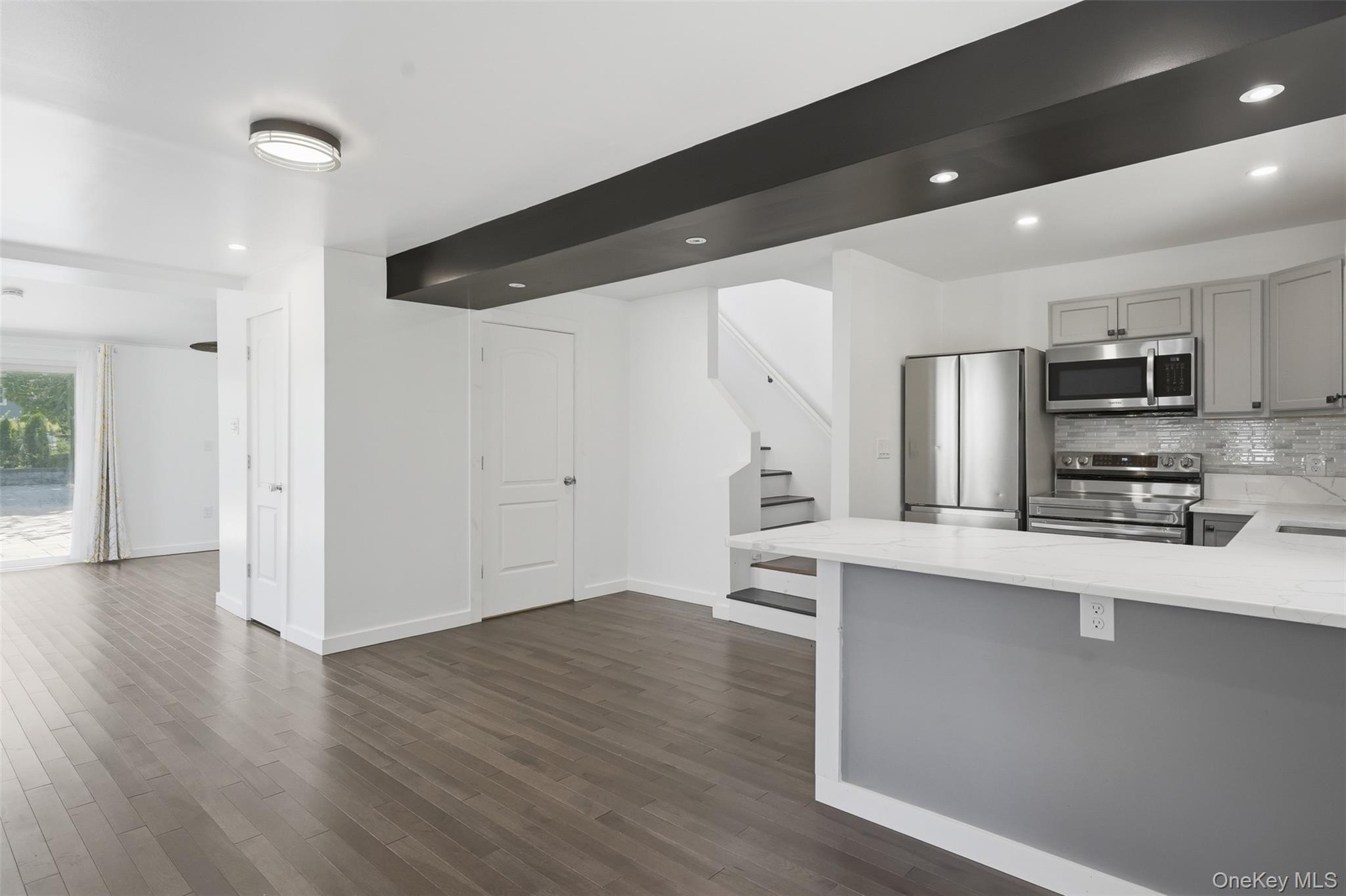 142 Railroad Avenue Property Photo 3