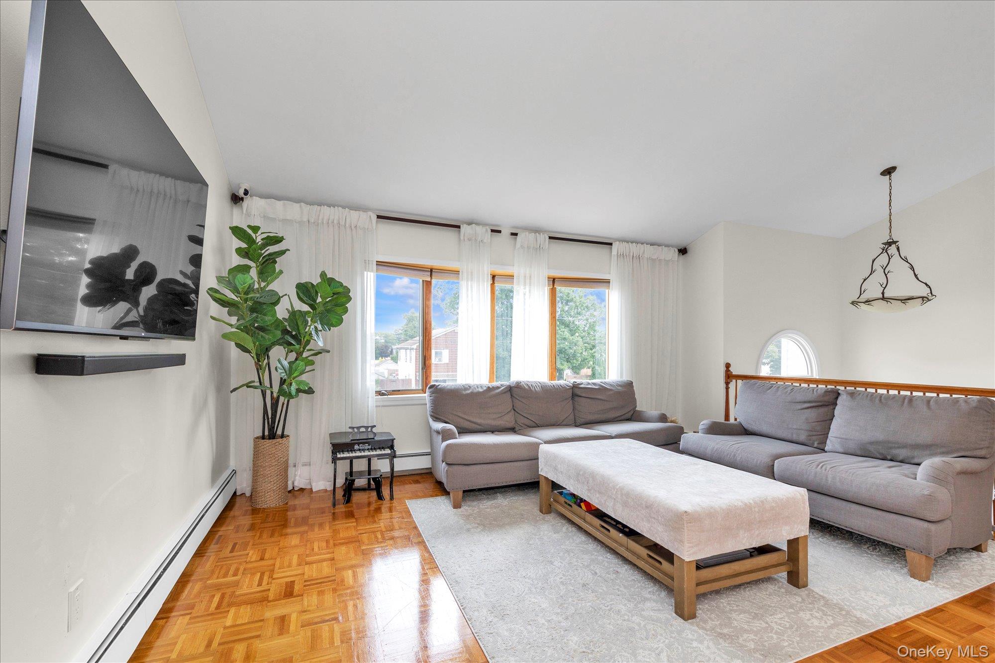 583 N Erie Avenue Property Photo 4