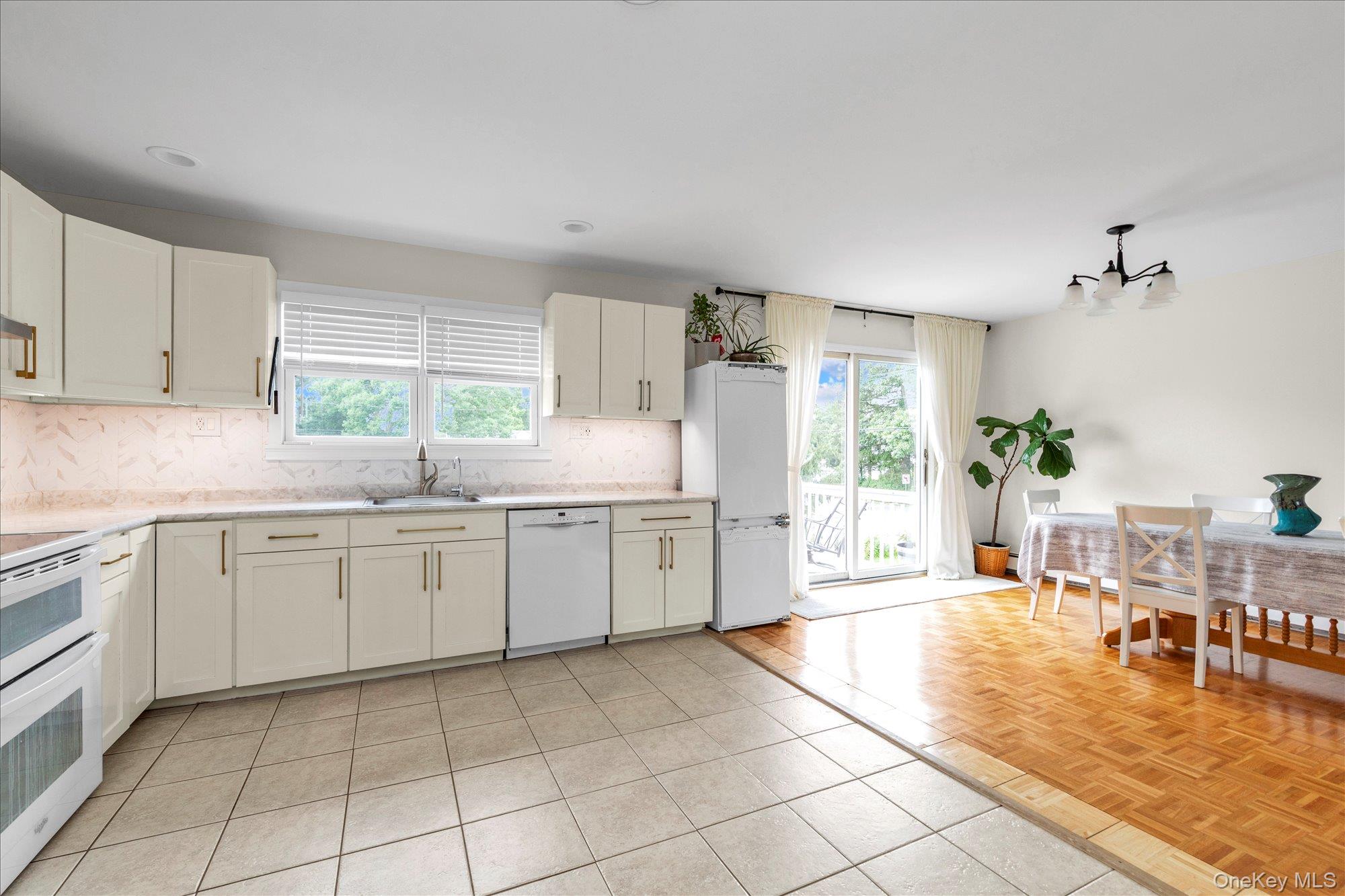 583 N Erie Avenue Property Photo 10
