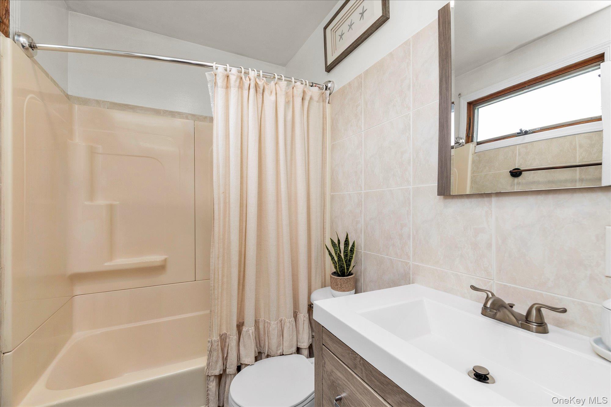 583 N Erie Avenue Property Photo 15