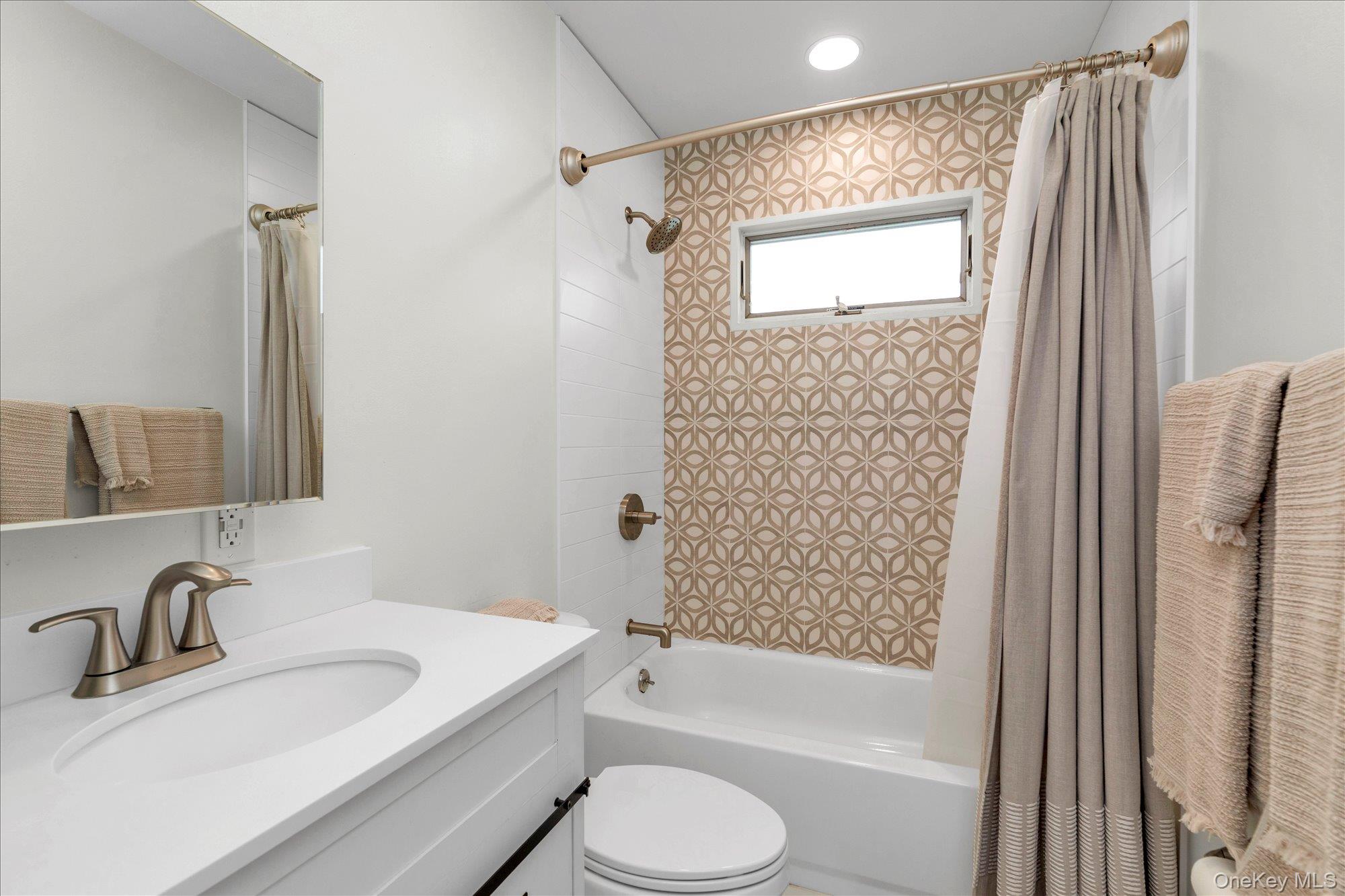 583 N Erie Avenue Property Photo 18