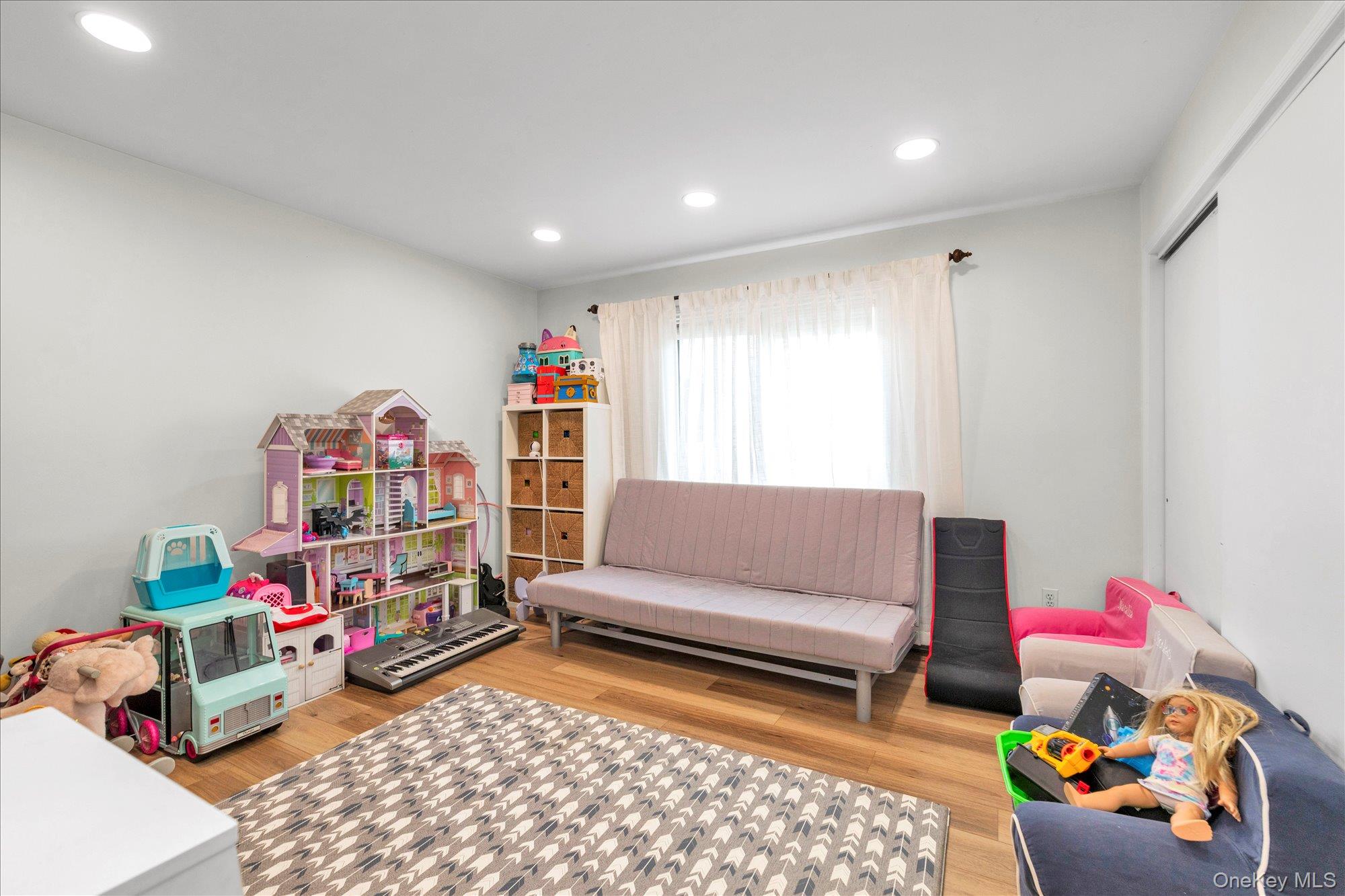 583 N Erie Avenue Property Photo 19