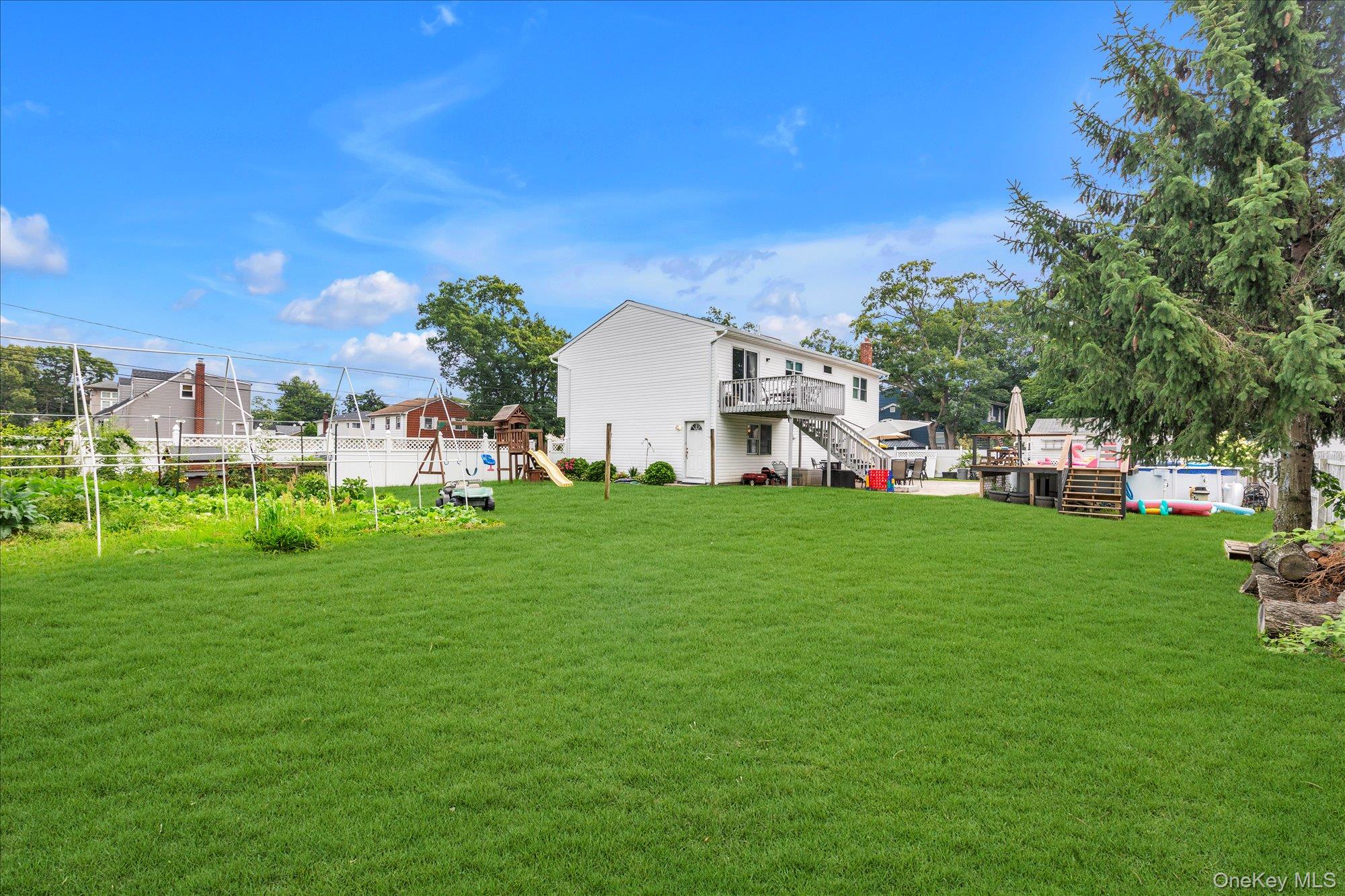 583 N Erie Avenue Property Photo 22