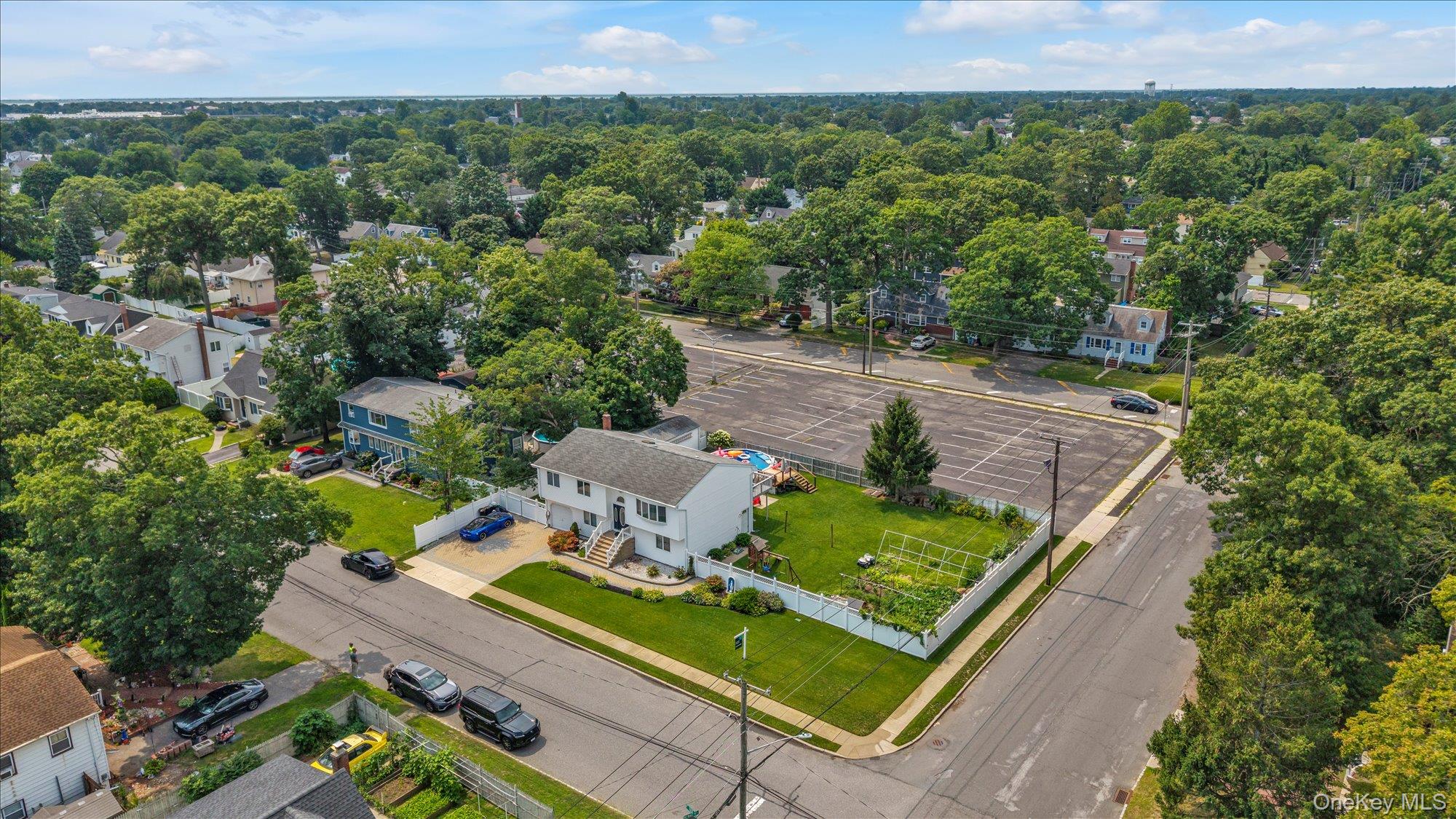 583 N Erie Avenue Property Photo 24
