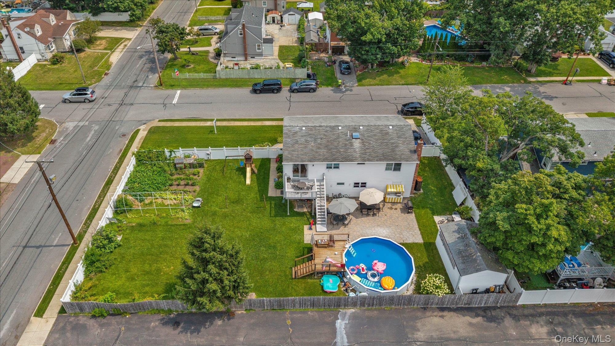 583 N Erie Avenue Property Photo 28