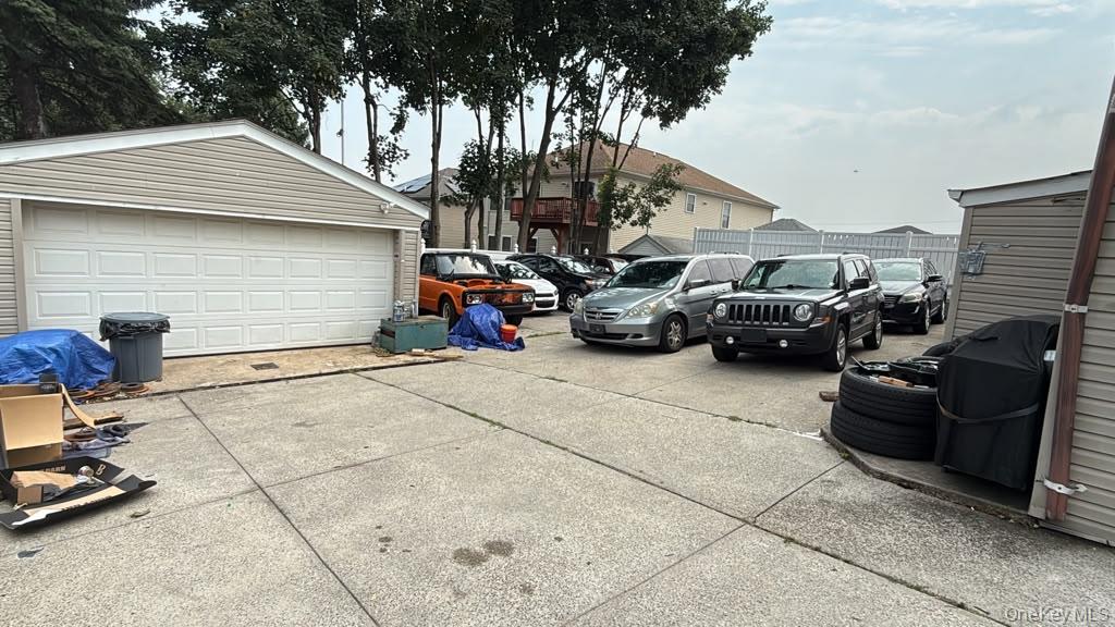 225 Edgewood Avenue Property Photo 4