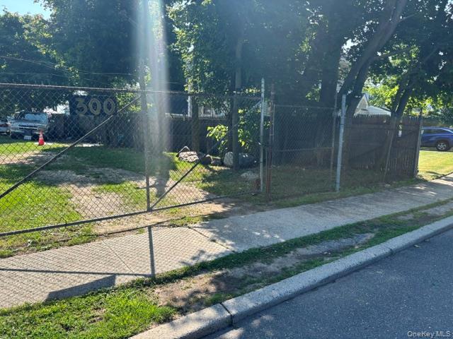 300 Brook Avenue Property Photo 1