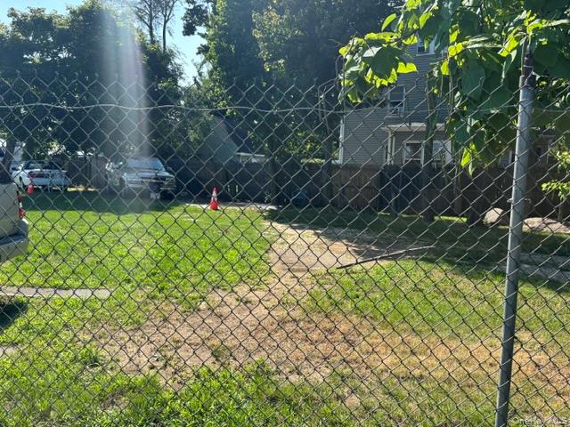 300 Brook Avenue Property Photo 5