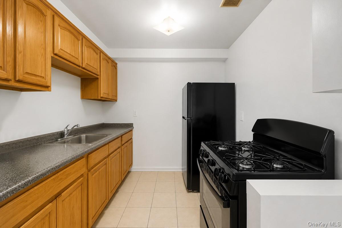 625 Coster Street Property Photo 8