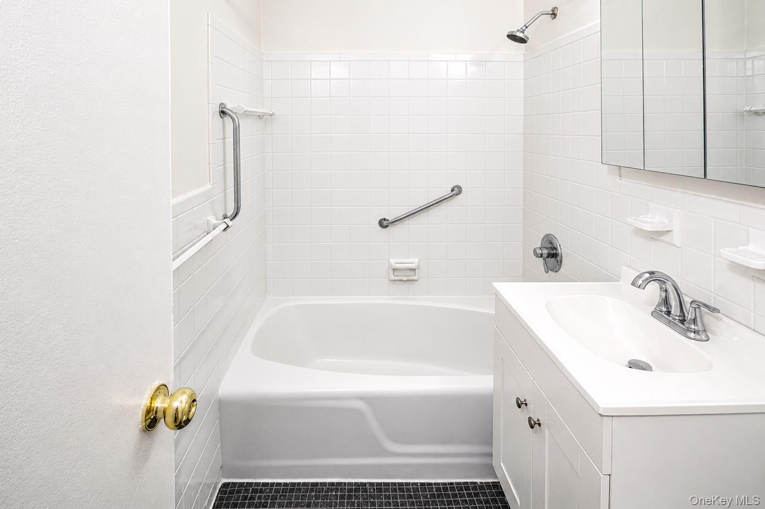 636 N Terrace Avenue 3-e Property Photo 11
