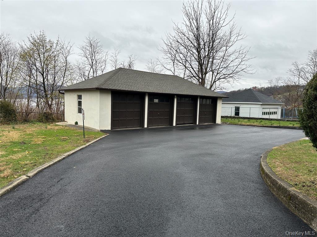 320 Simpson Place Property Photo 14