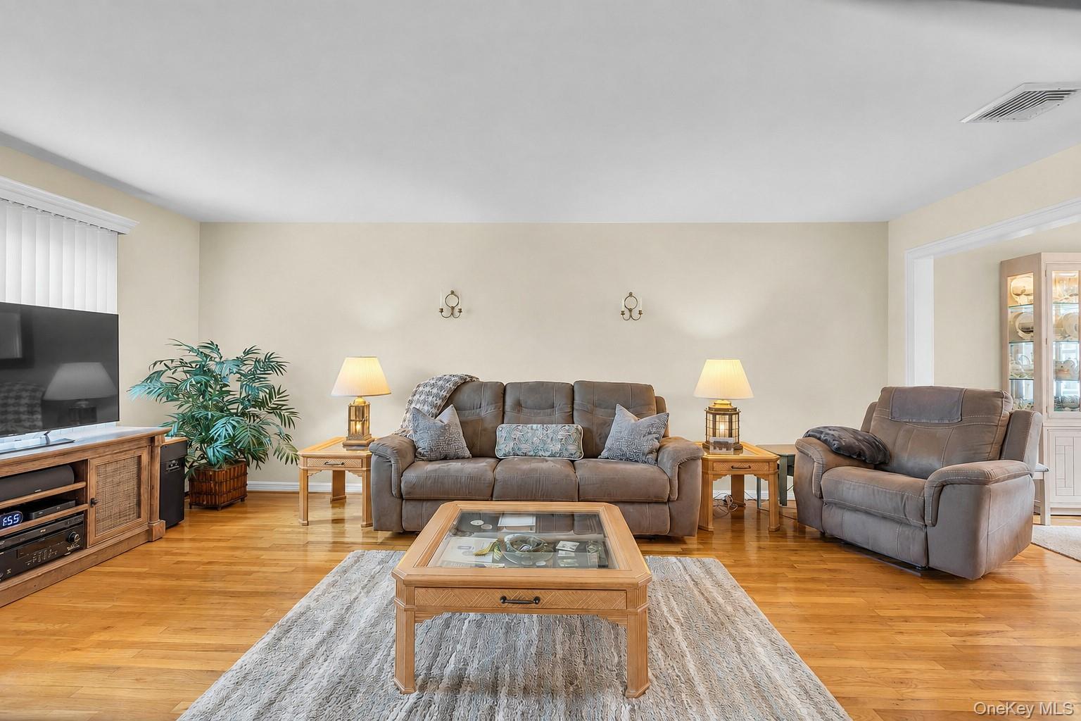100 Middlesex Avenue Property Photo 6