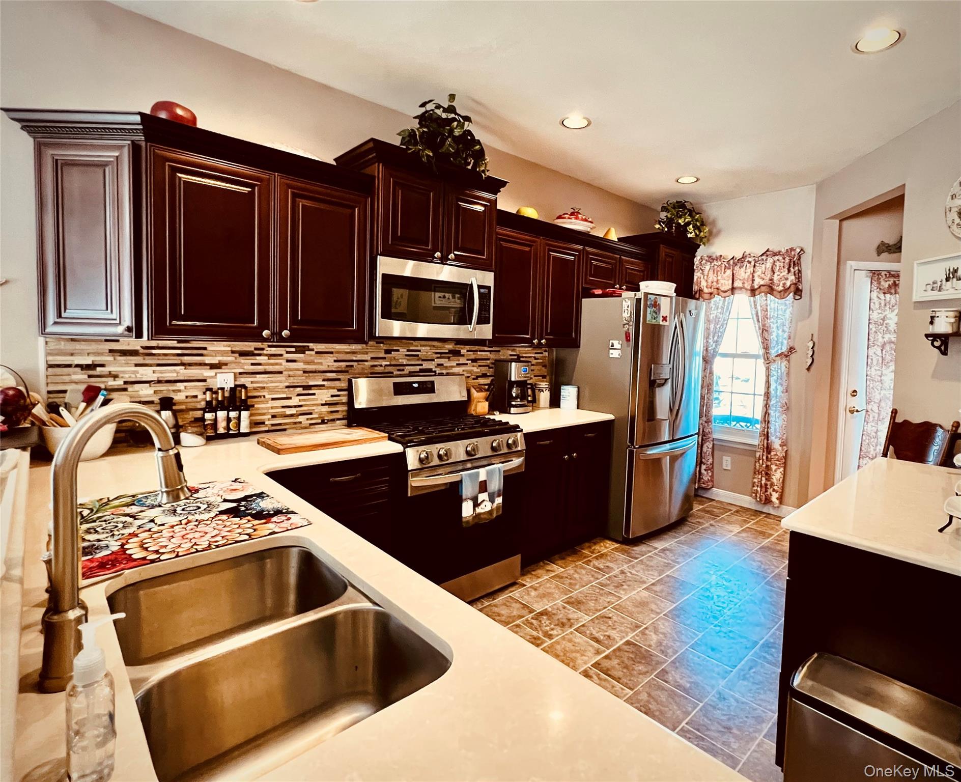 149 Windward Court Property Photo 4