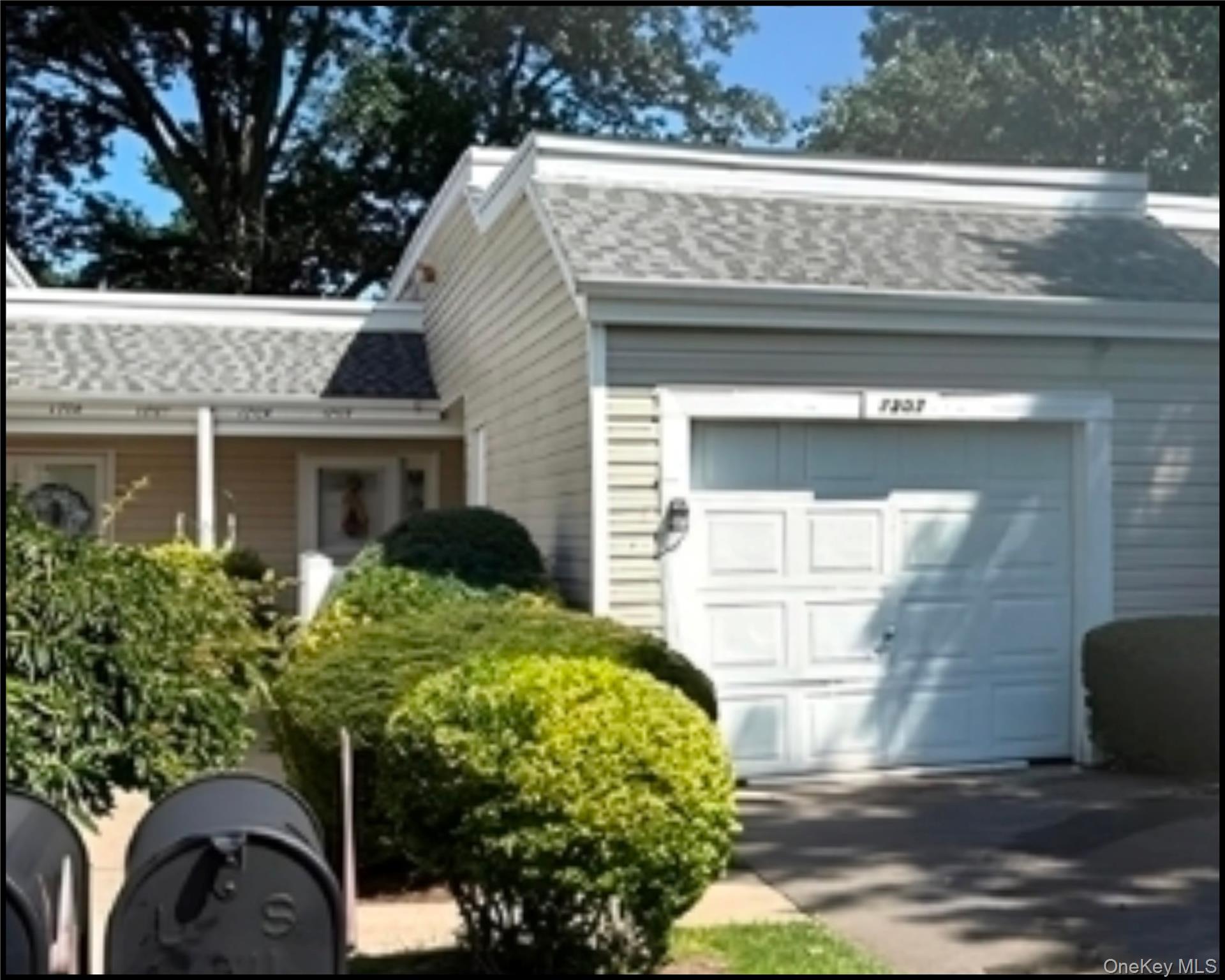 1203 Cabot Court Property Photo 2